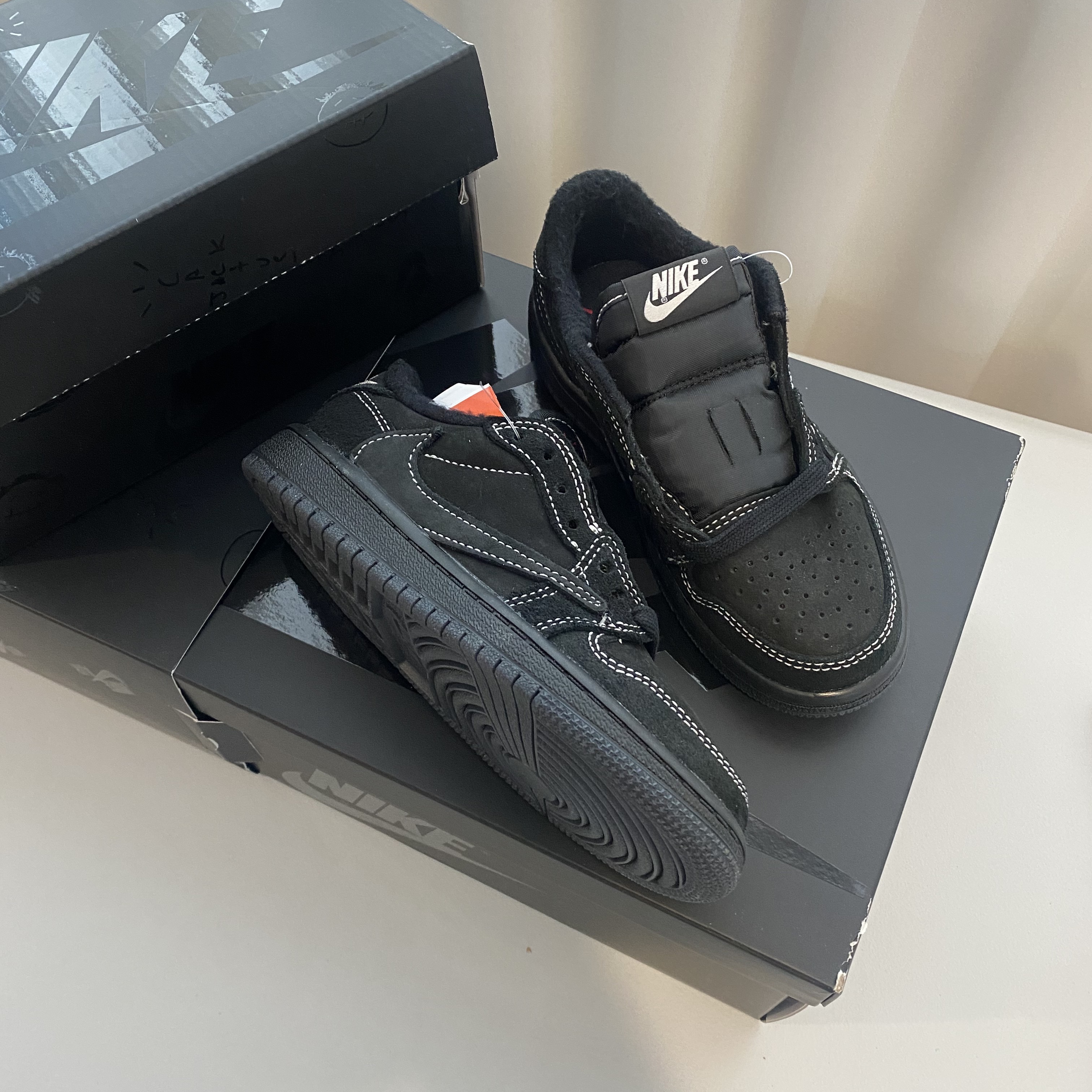(PS) Jordan 1 x Travis Scott Retro Low OG SP Black Phantom, Jordan 1 x Travis Scott Retro Low OG SP Black Phantom 착용 스타일
