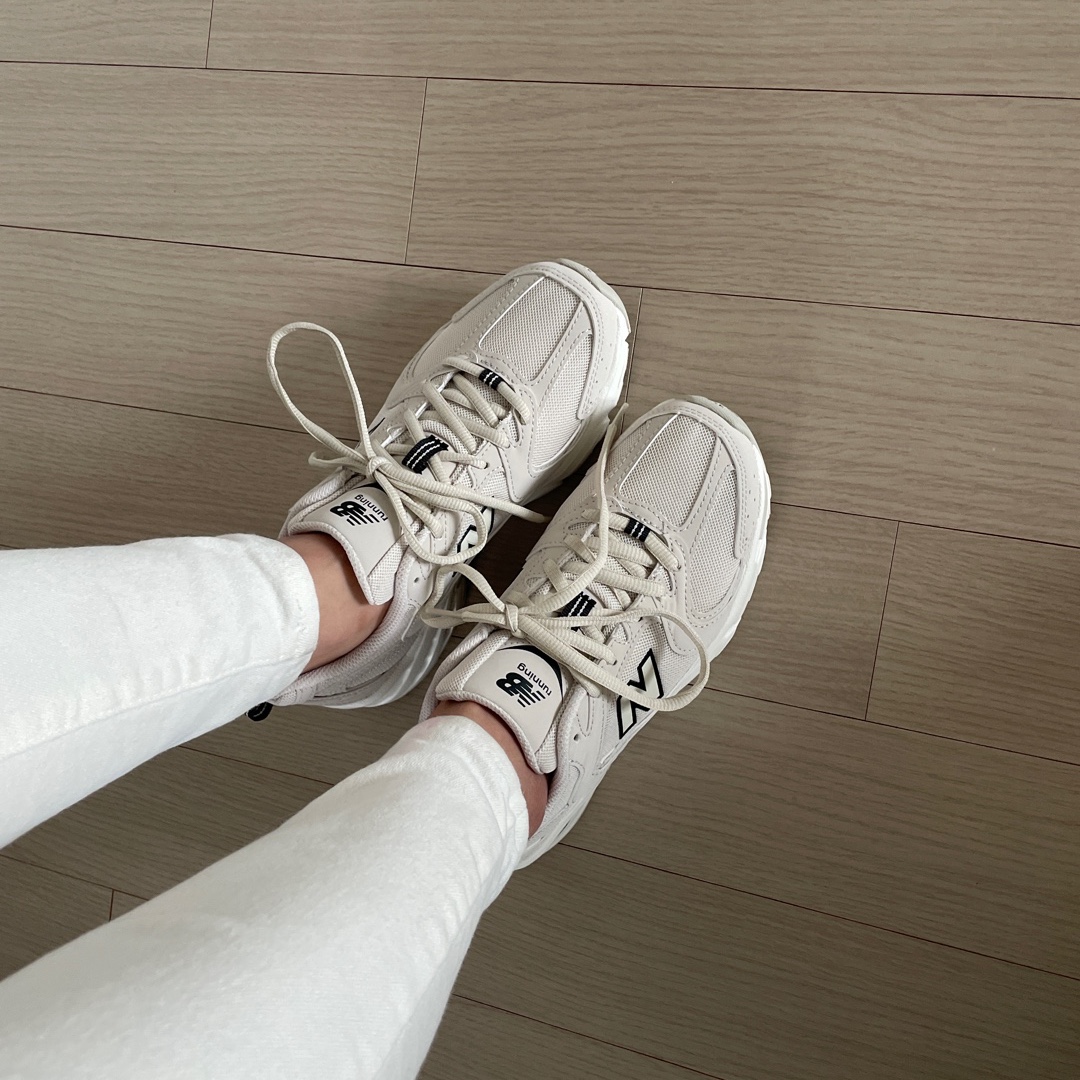 New Balance 530 Ivory 착용 스타일