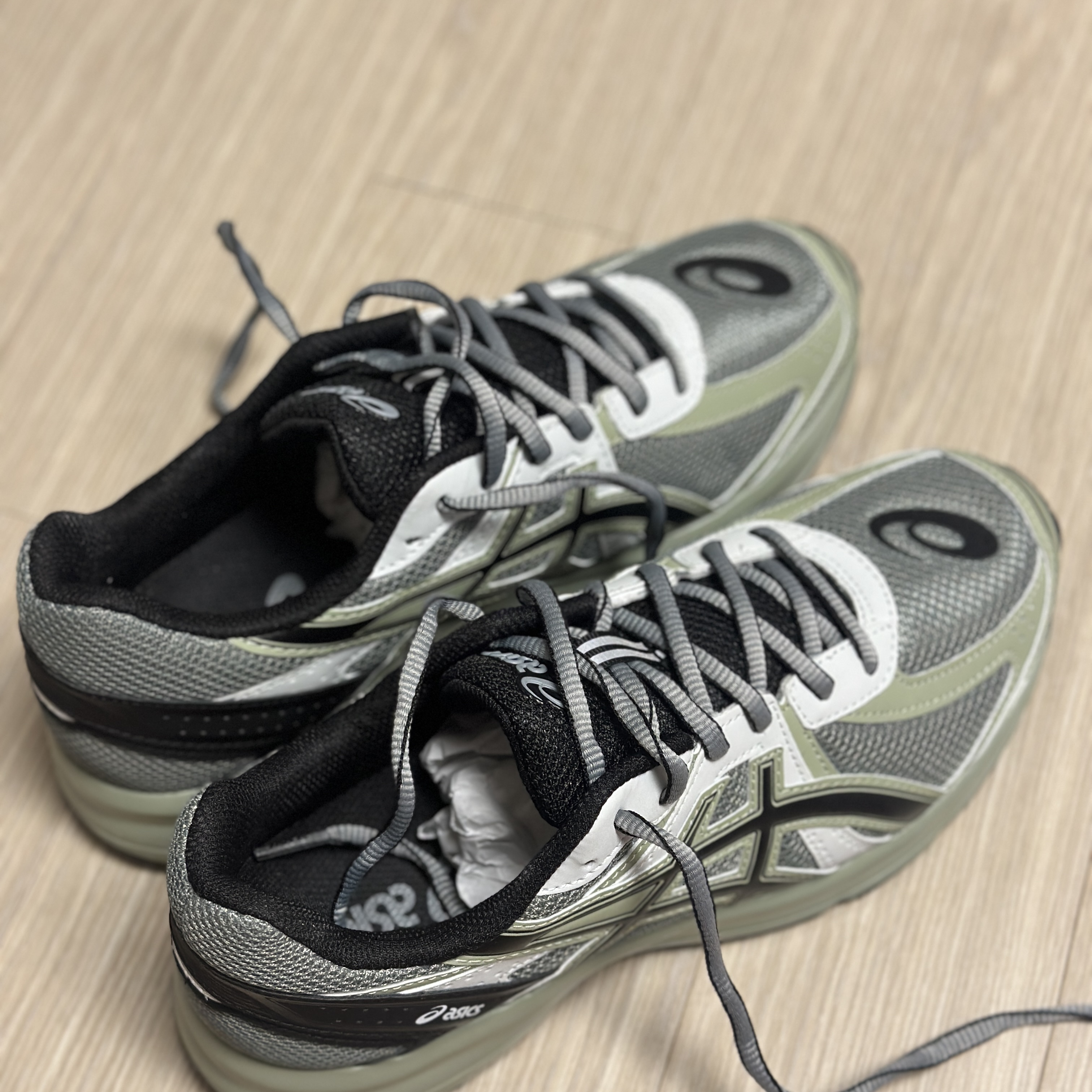 Asics Jog 100 S Sheet Rock - 2E Wide 착용 스타일 - 1