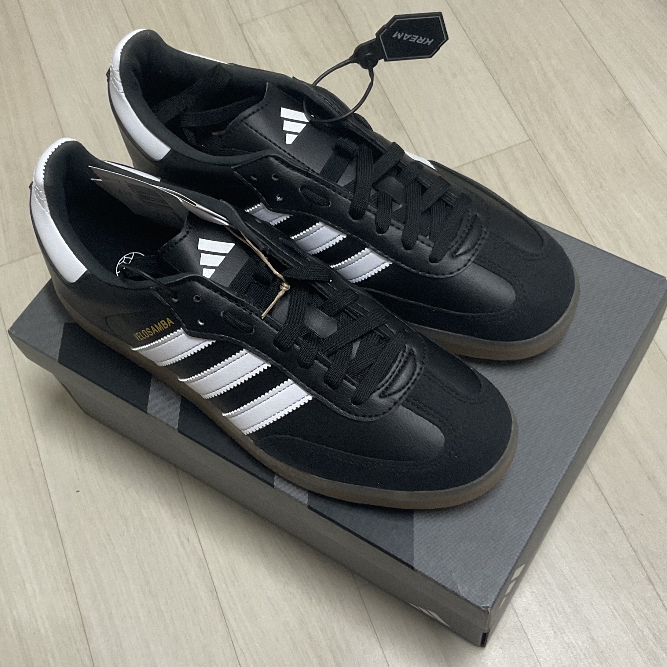 Adidas Velosamba Vegan Cycling Core Black 착용 스타일