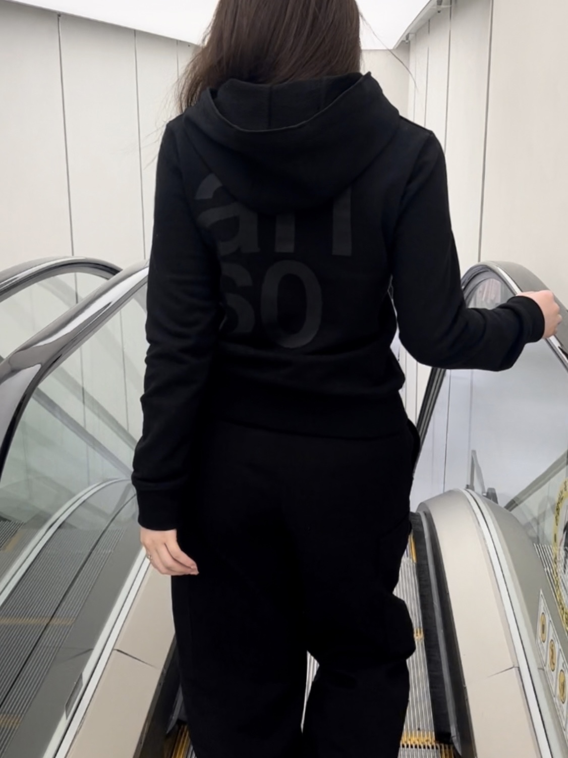 [KREAM 단독] Safarispot Women 1/2 Basic Safari Hoodie Black 착용 스타일