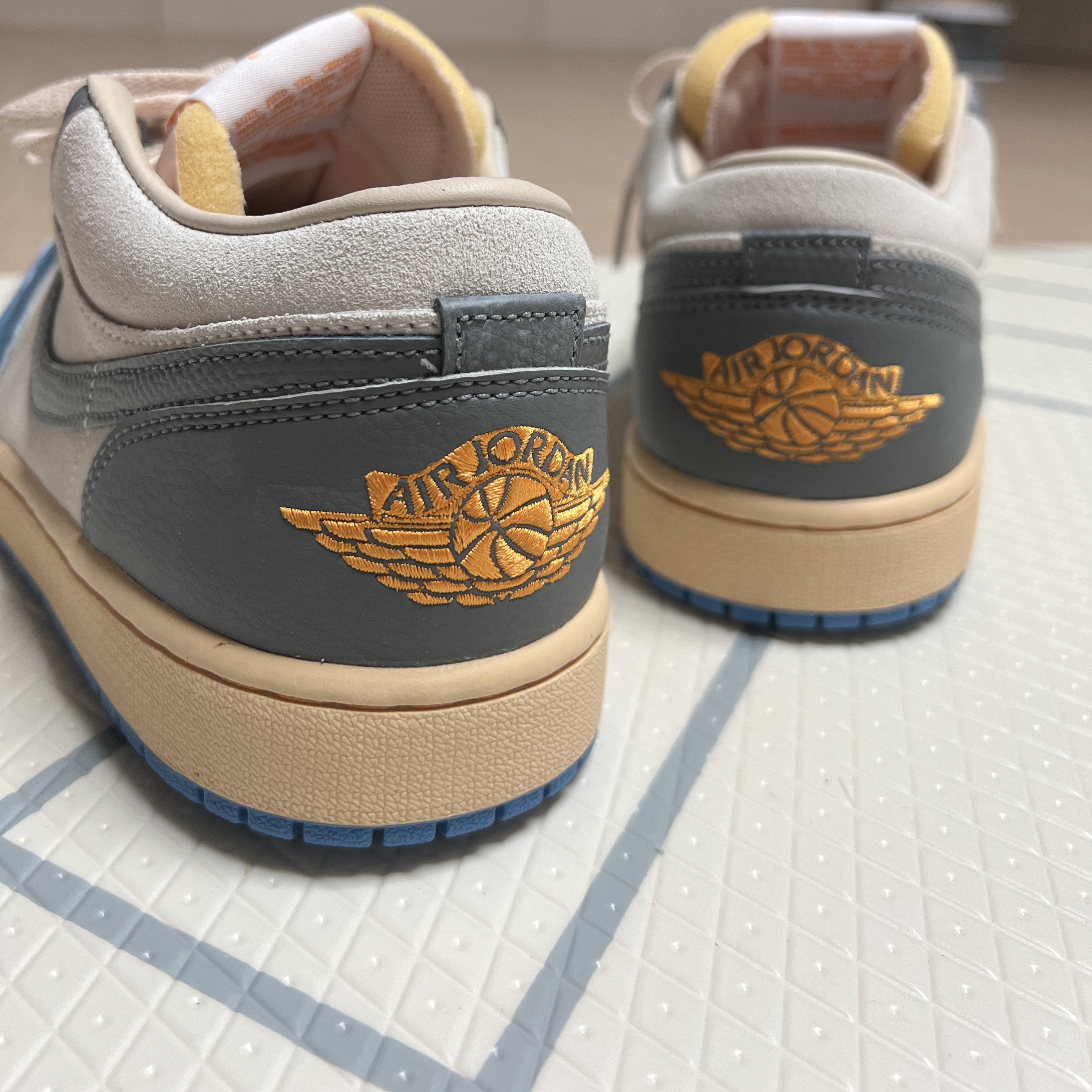 Jordan 1 Low SE Tokyo 96 착용 스타일 - 1
