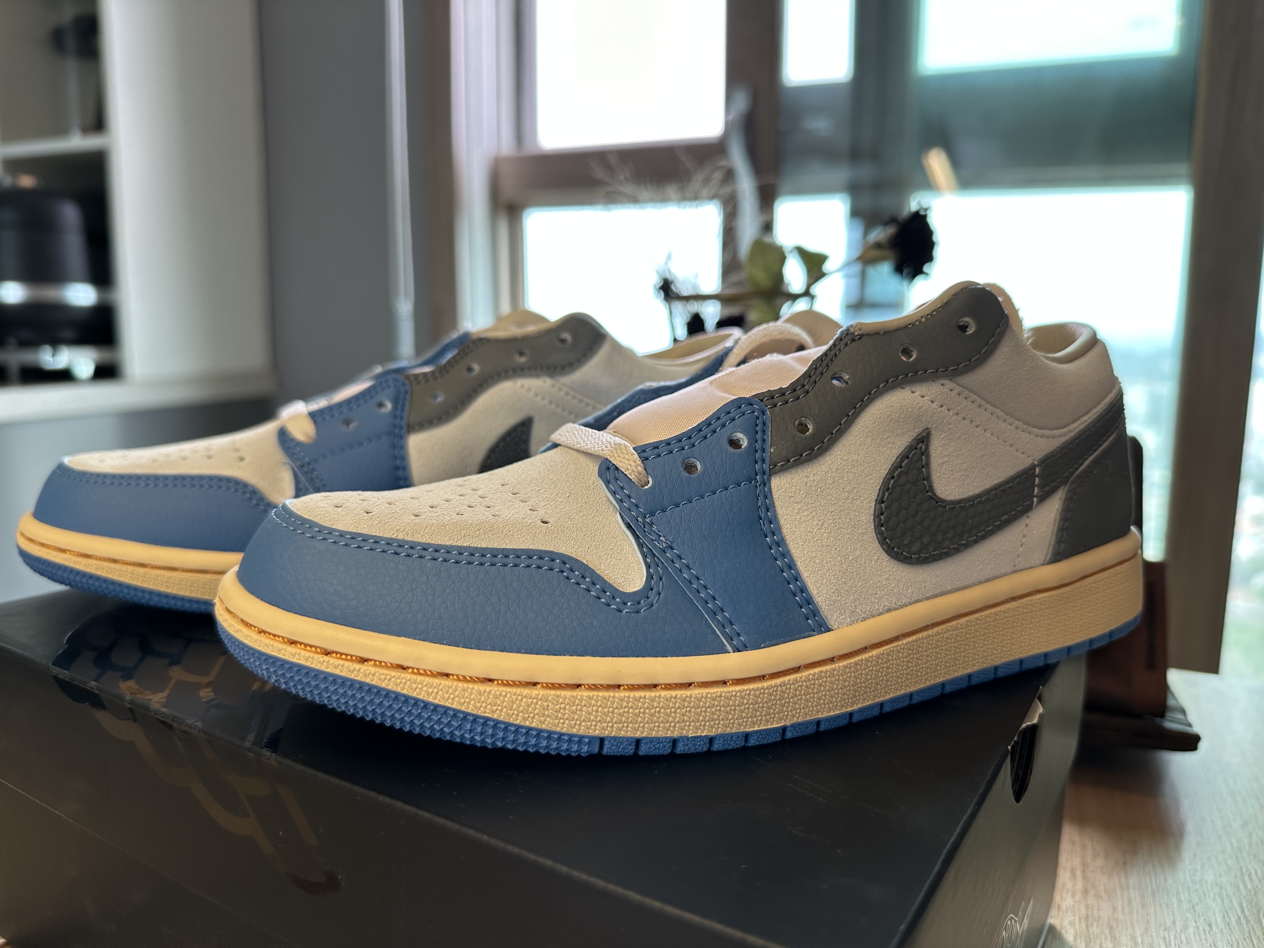 Jordan 1 Low SE Tokyo 96 착용 스타일 - 2