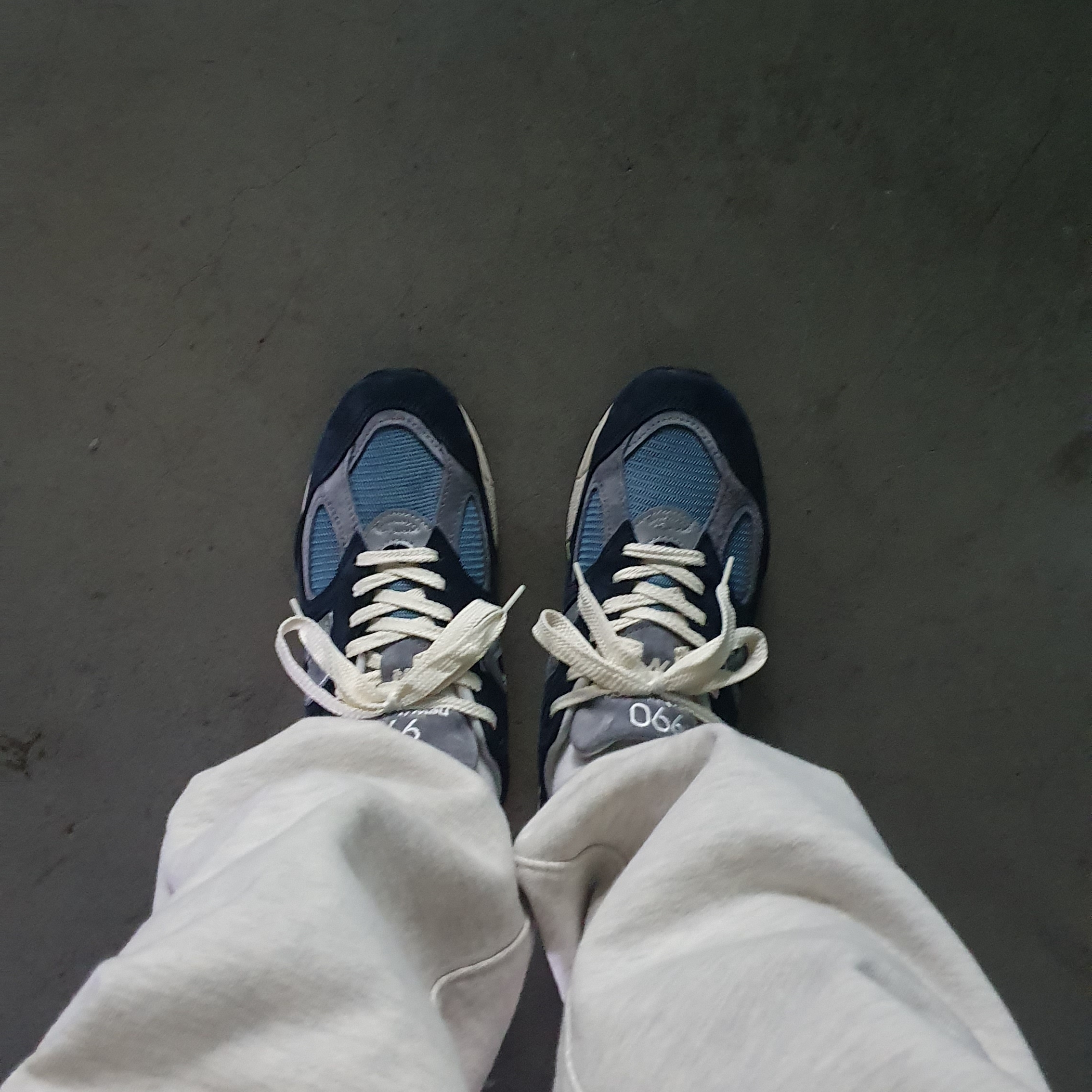 New Balance 990v2 Made in USA Navy Castlerock 착용 스타일