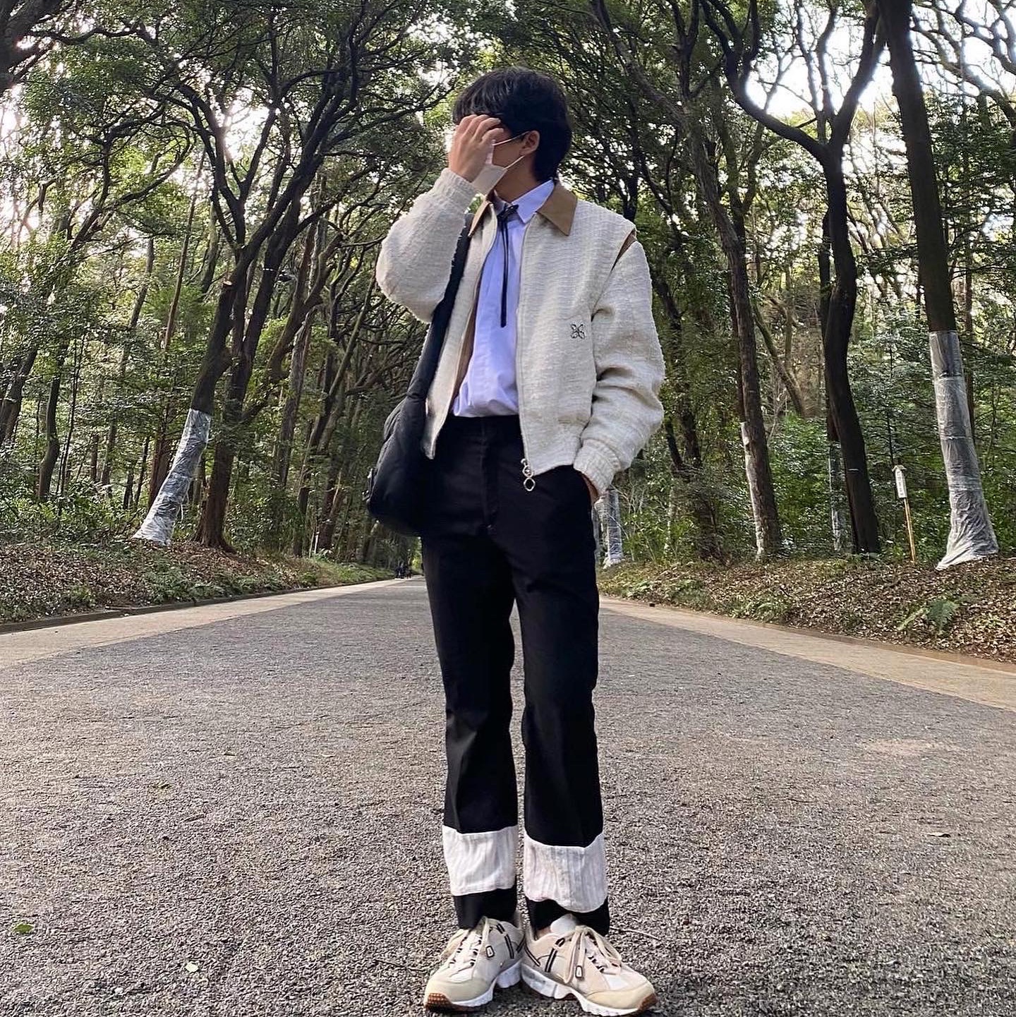 Prada Saffiano Leather Bolo Tie Black, Nike x Jacquemus Air Humara LX Light Bone and Gold 착용 스타일 - 1