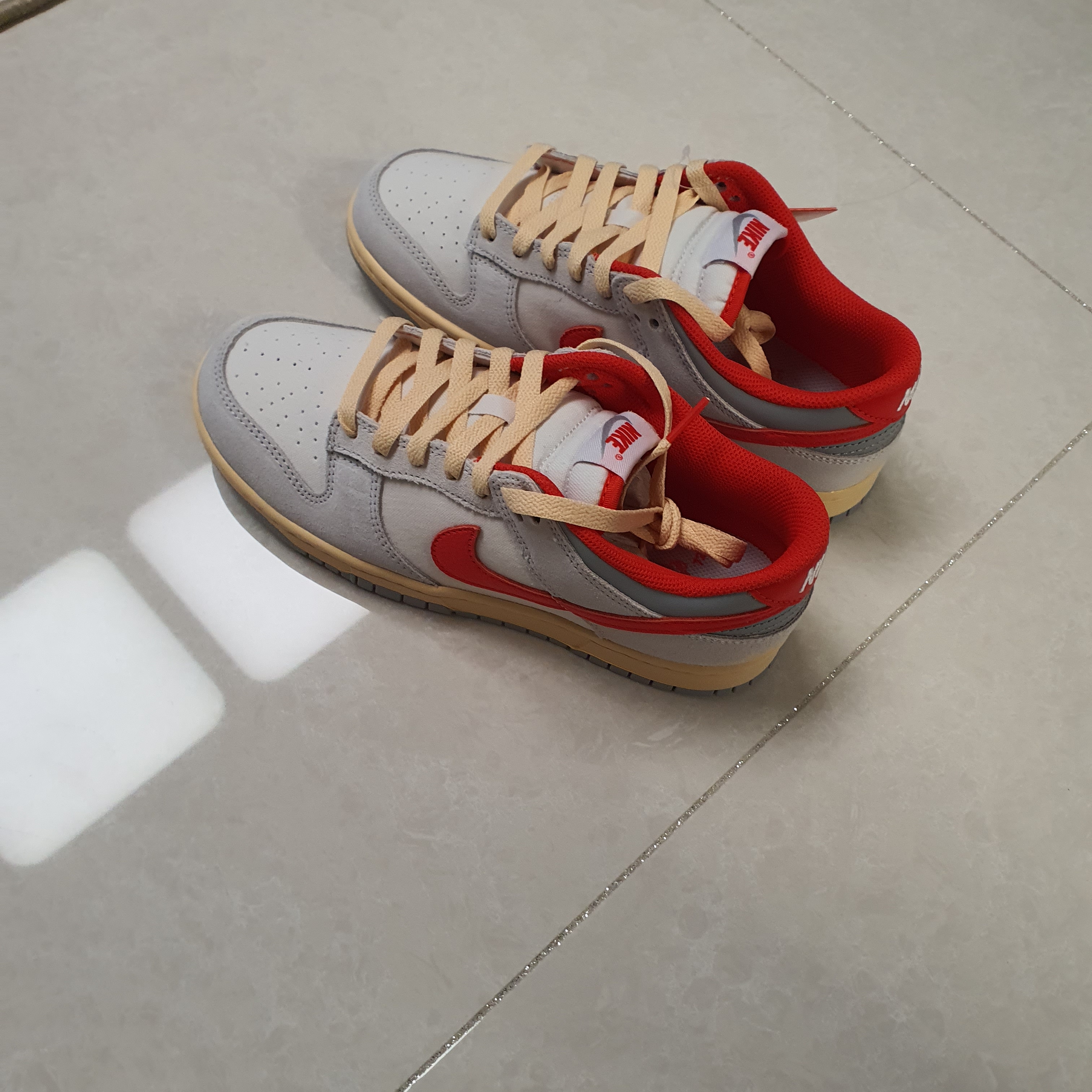 Nike Dunk Low Sail Picante Red 착용 스타일 - 3