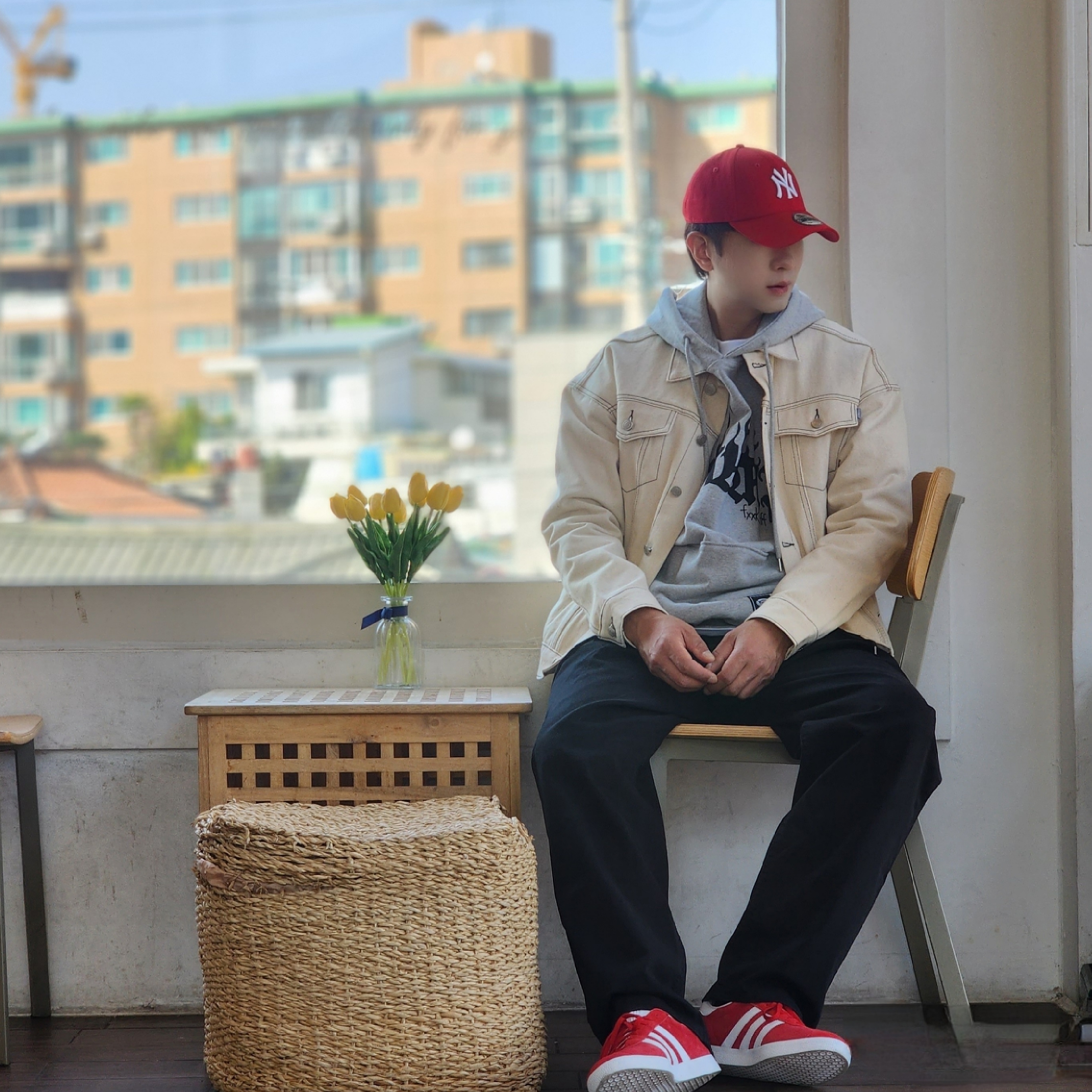 Adidas Gazelle Power Red 착용 스타일 - 1