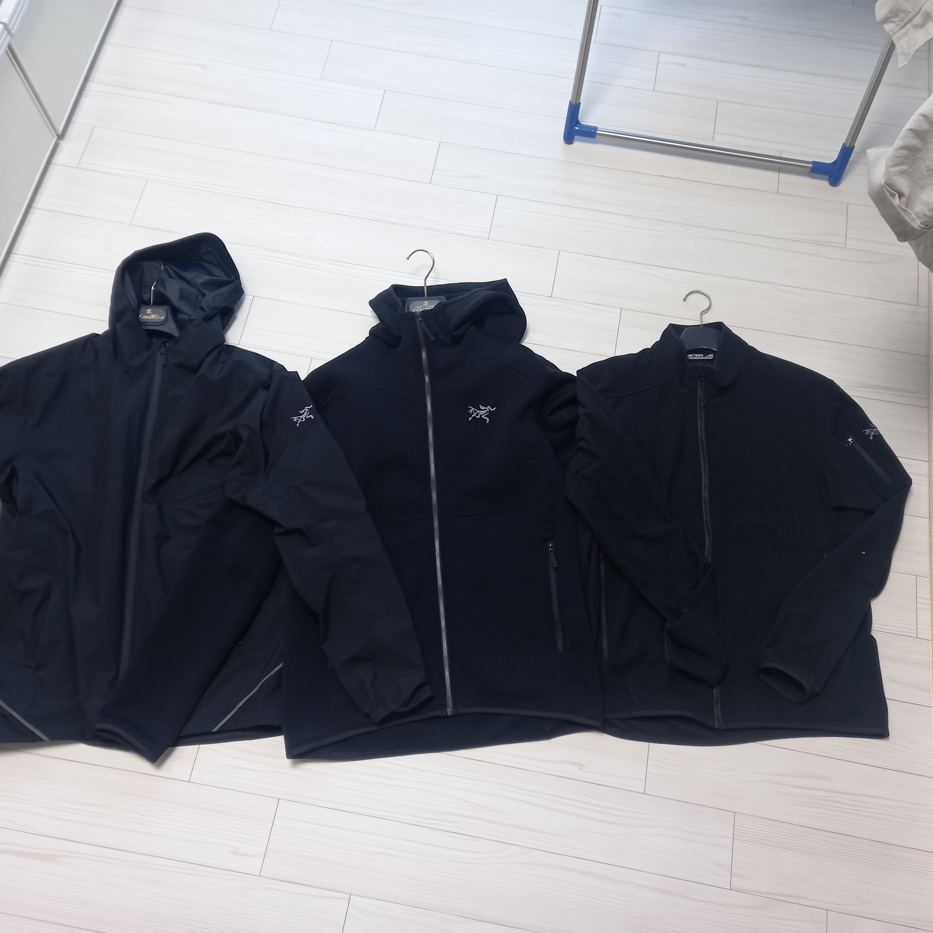 Arc'teryx Kyanite AR Hoody Black, Arc'teryx Solano Hoody Black 착용 스타일