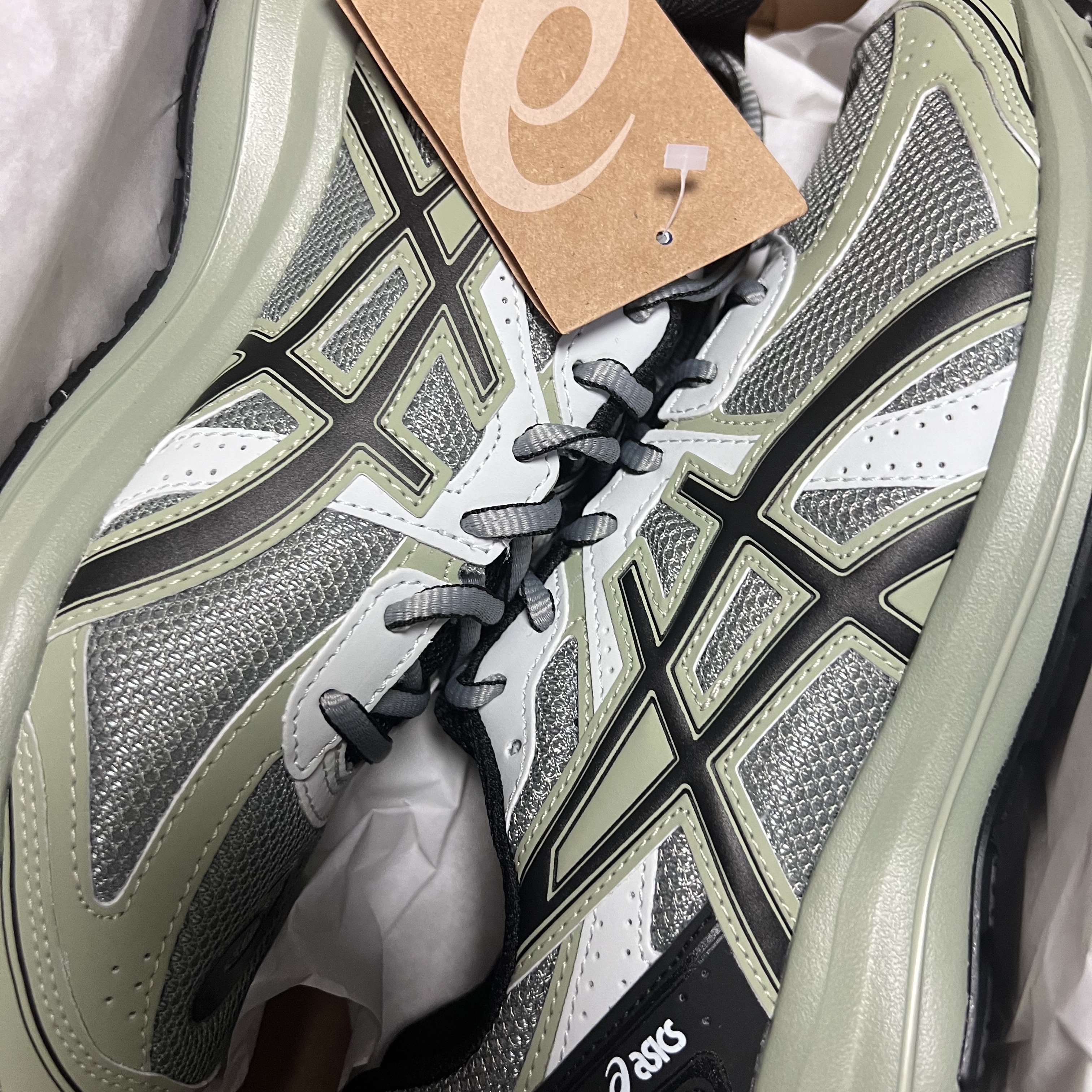 Asics x JJJJound Gel-Kayano 14 Silver White, (W) Asics Gel-Kayano 14 White Midnight 착용 스타일 - 3