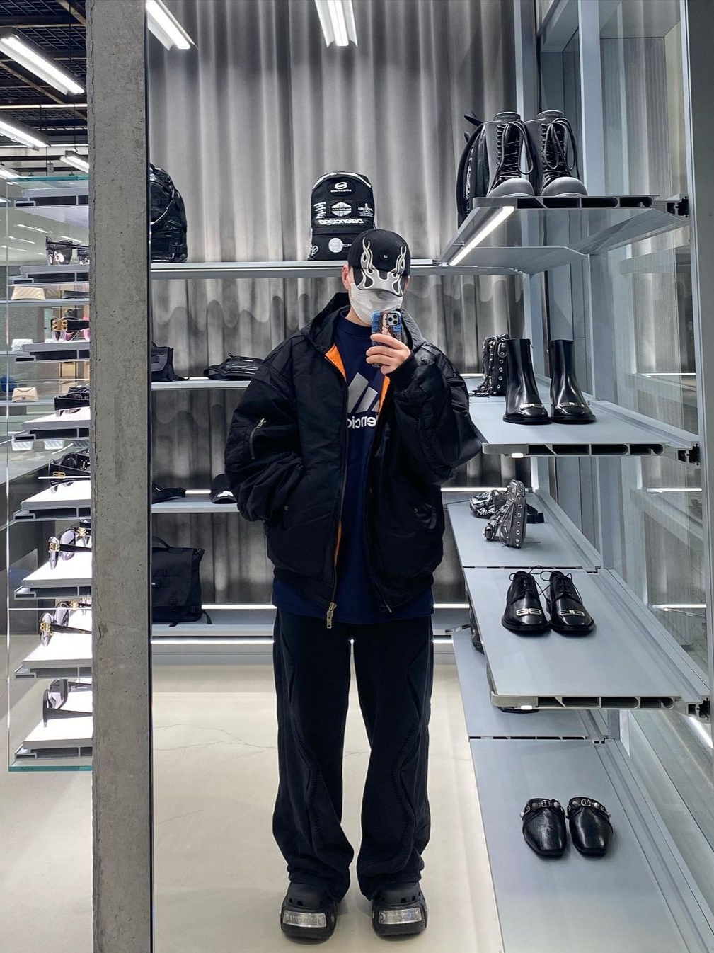 AOP Large Fit Curve Pants Stone Black, Yeezy Gap Engineered By Balenciaga Flame Cap Black 착용 스타일 - 3