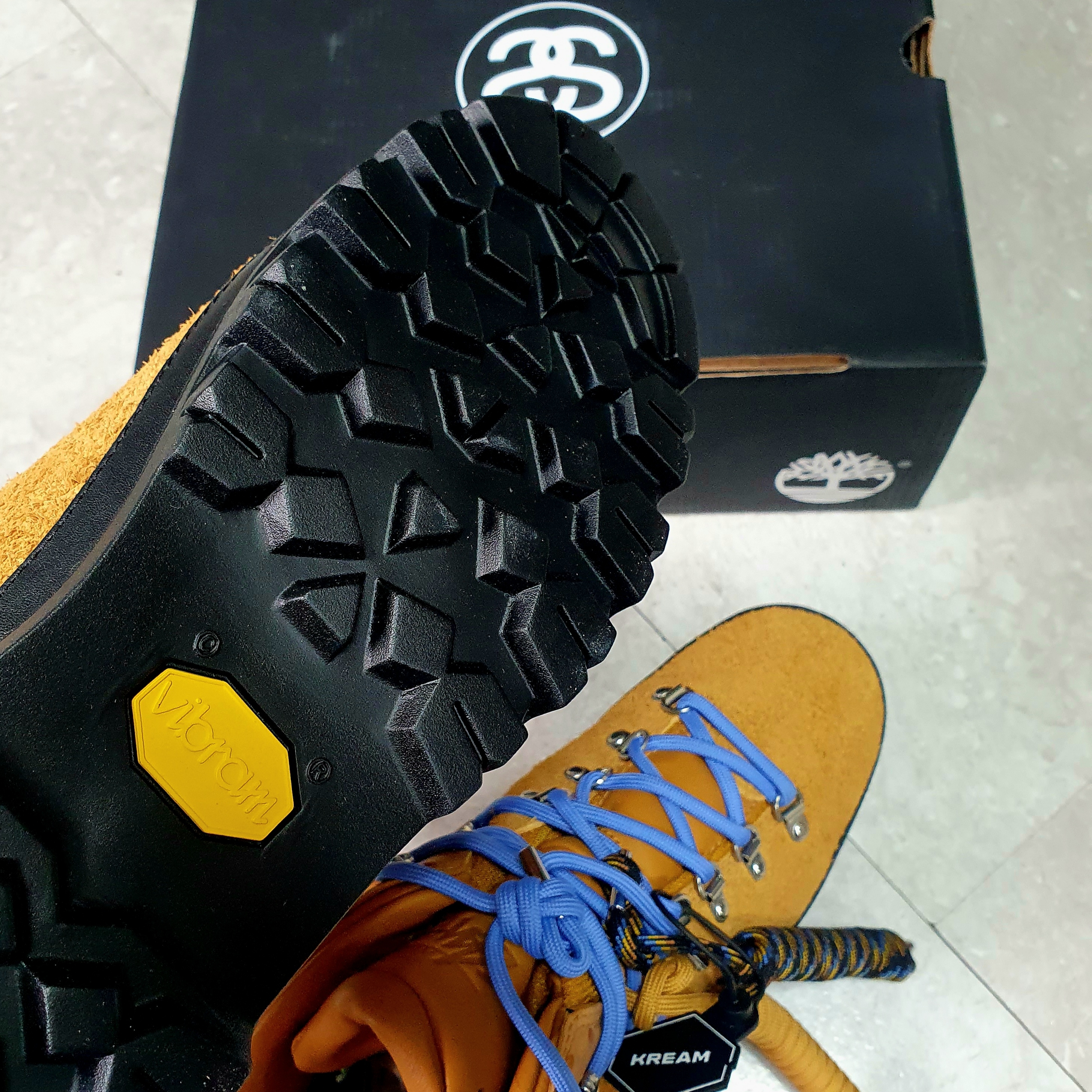Timberland x Stussy World Hiker Boot Wheat - Medium 착용 스타일 - 2