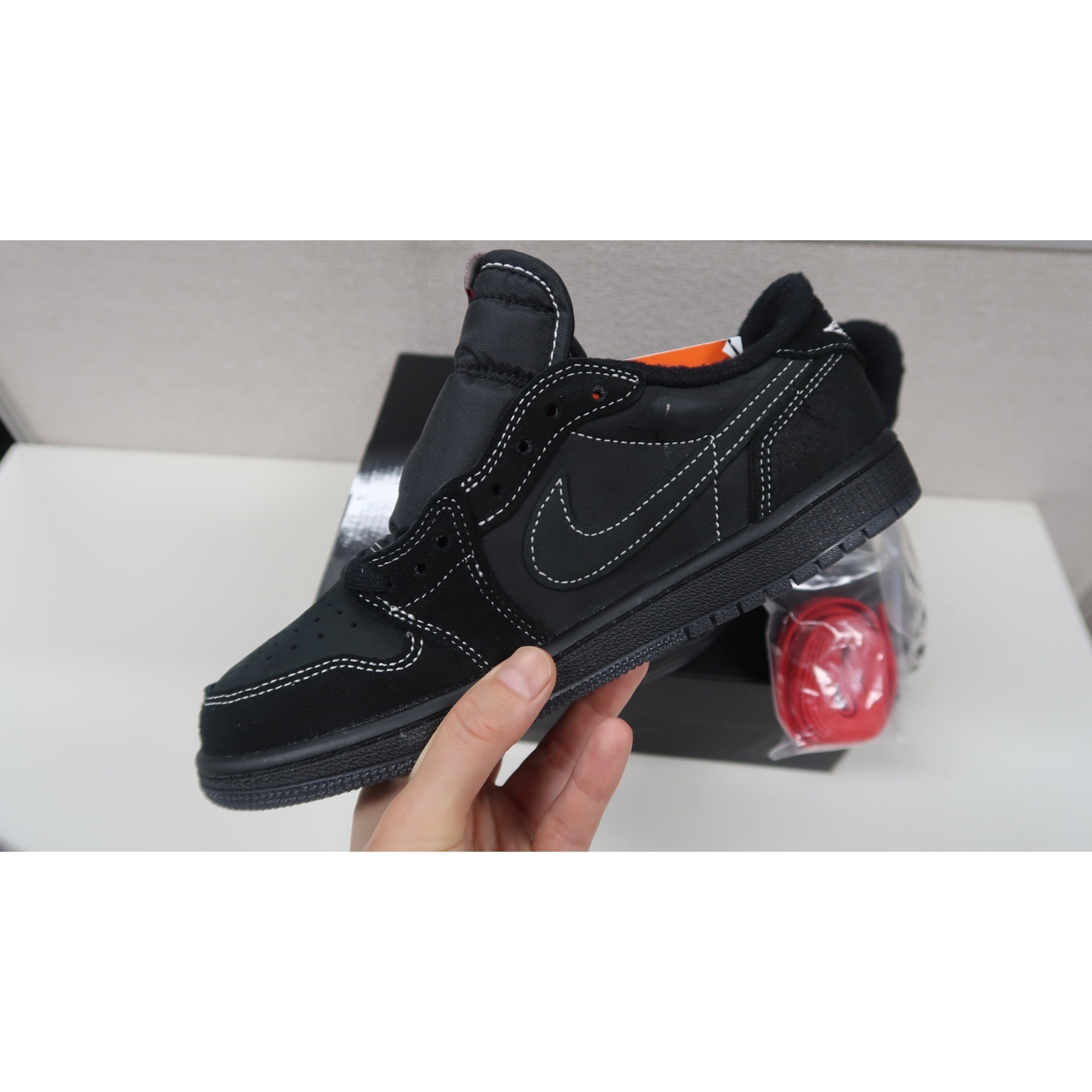 (PS) Jordan 1 x Travis Scott Retro Low OG SP Black Phantom 착용 스타일 - 1
