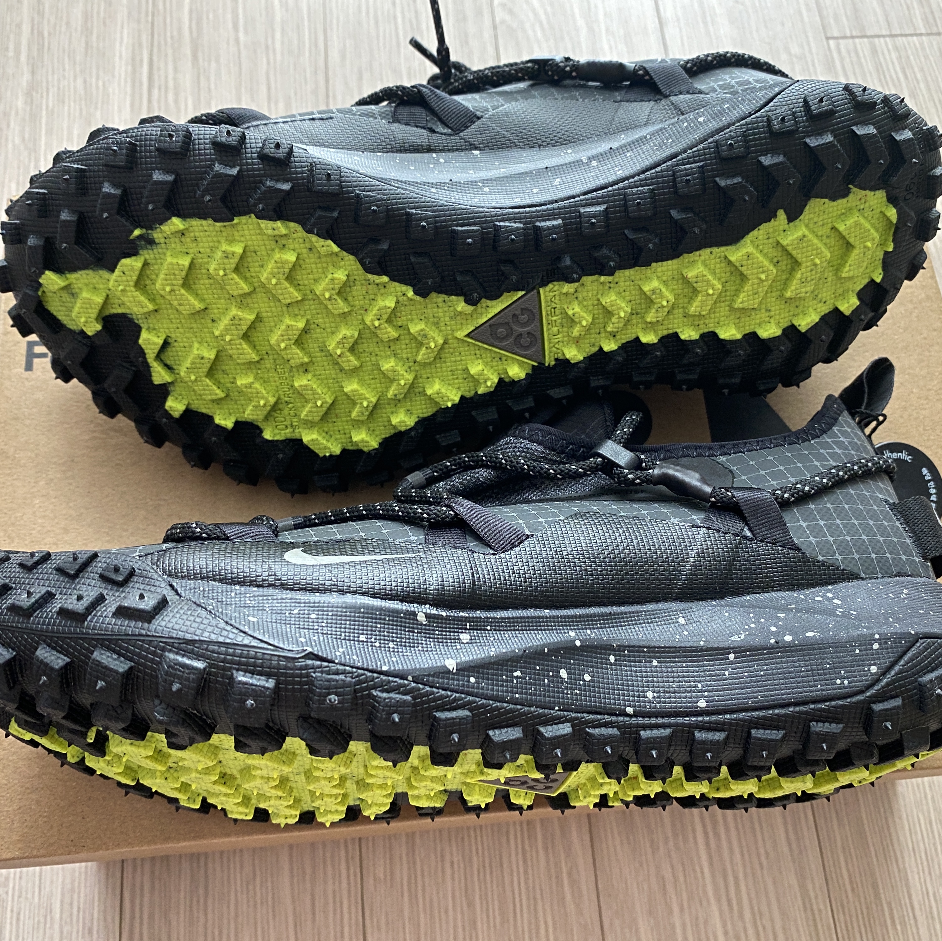 Nike ACG Mountain Fly Low Gore-Tex SE Dark Smoke Grey 착용 스타일 - 2
