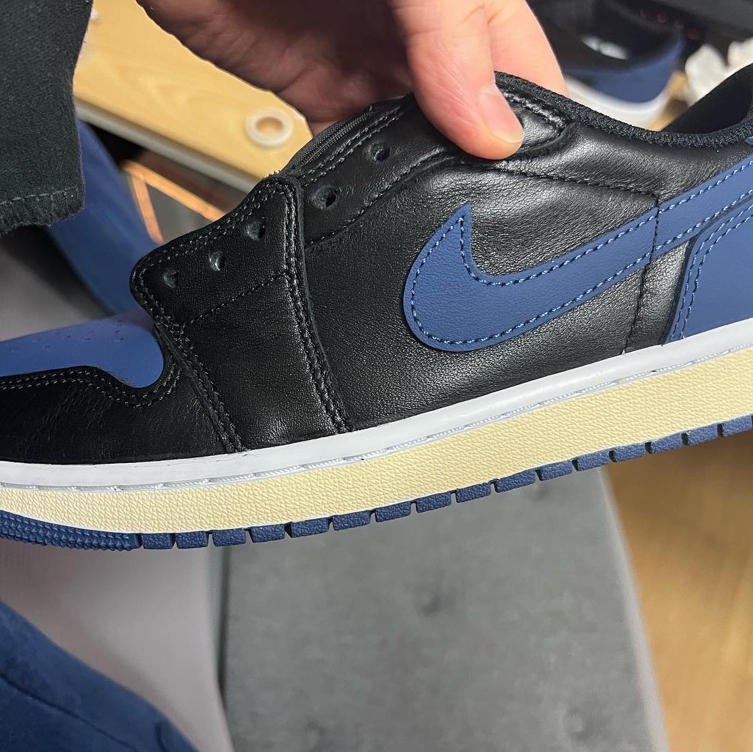 Jordan 1 Retro Low OG Mystic Navy 착용 스타일 - 2