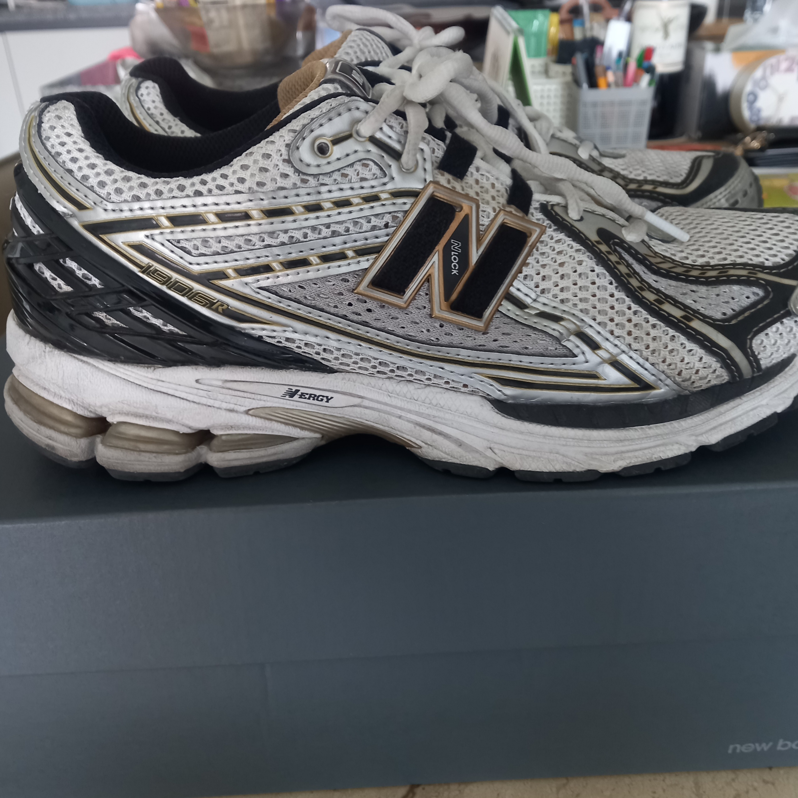 New Balance 1906R White Gold 착용 스타일 - 1