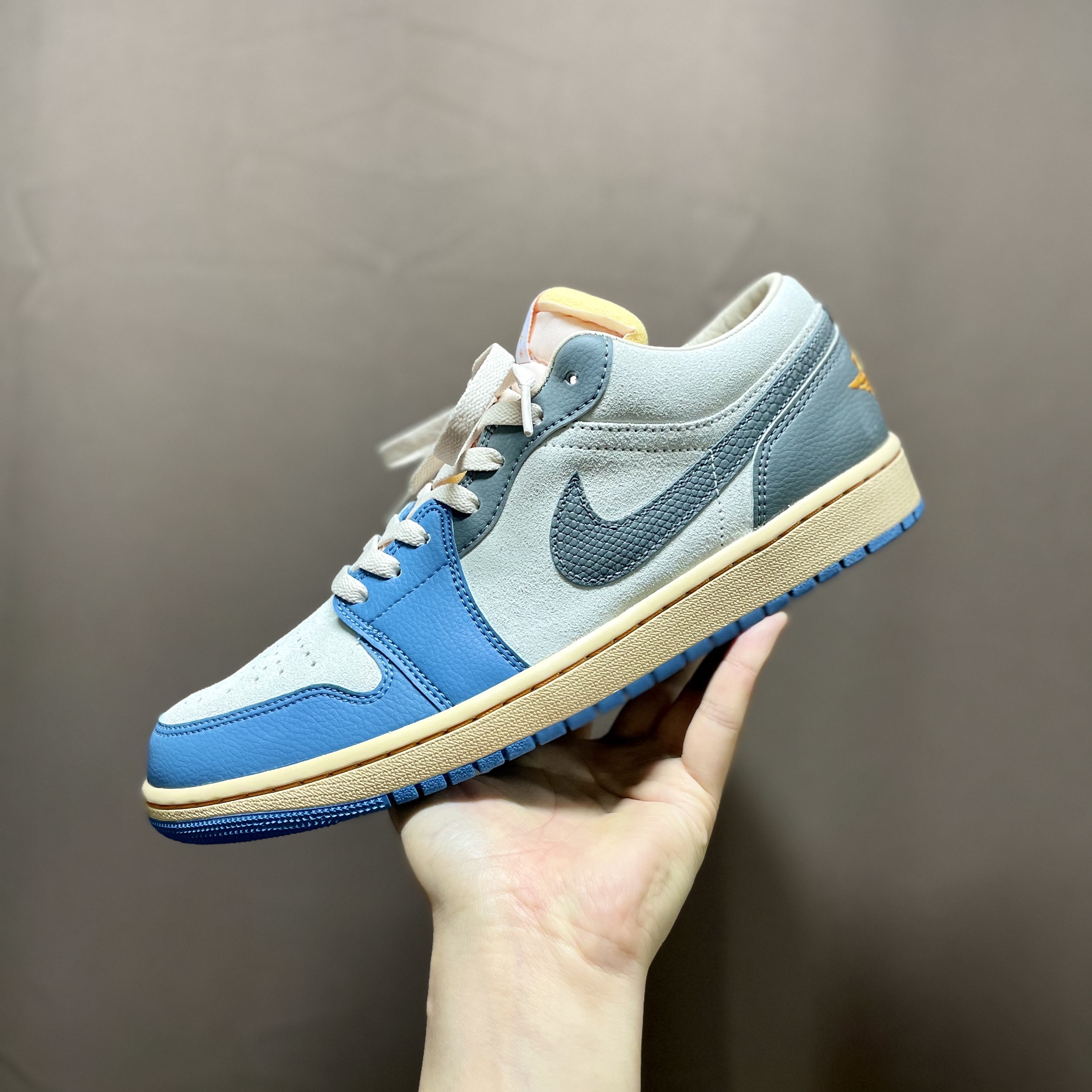 Jordan 1 Low SE Tokyo 96 착용 스타일 - 1