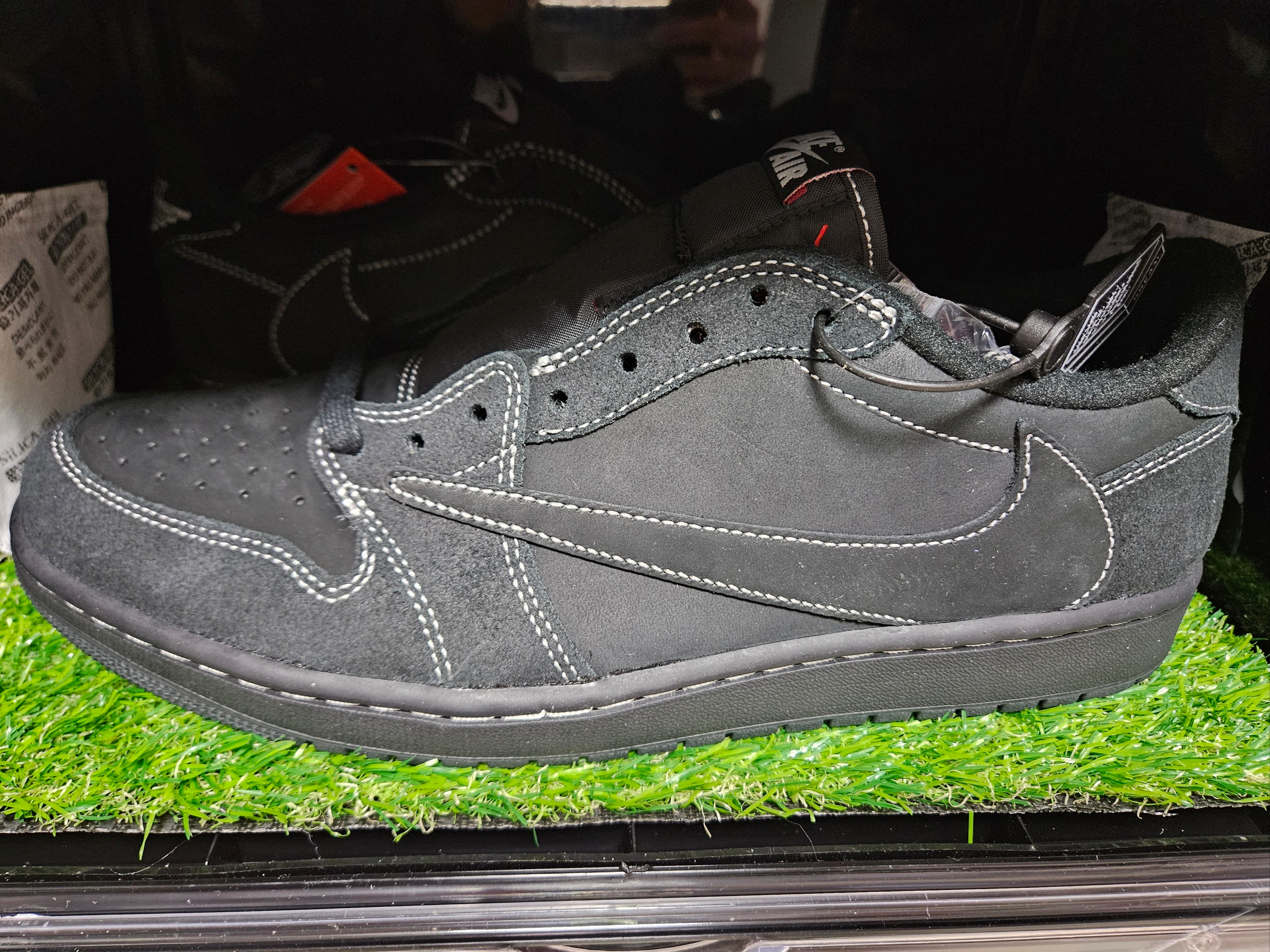 Jordan 1 x Travis Scott Retro Low OG SP Black Phantom 착용 스타일