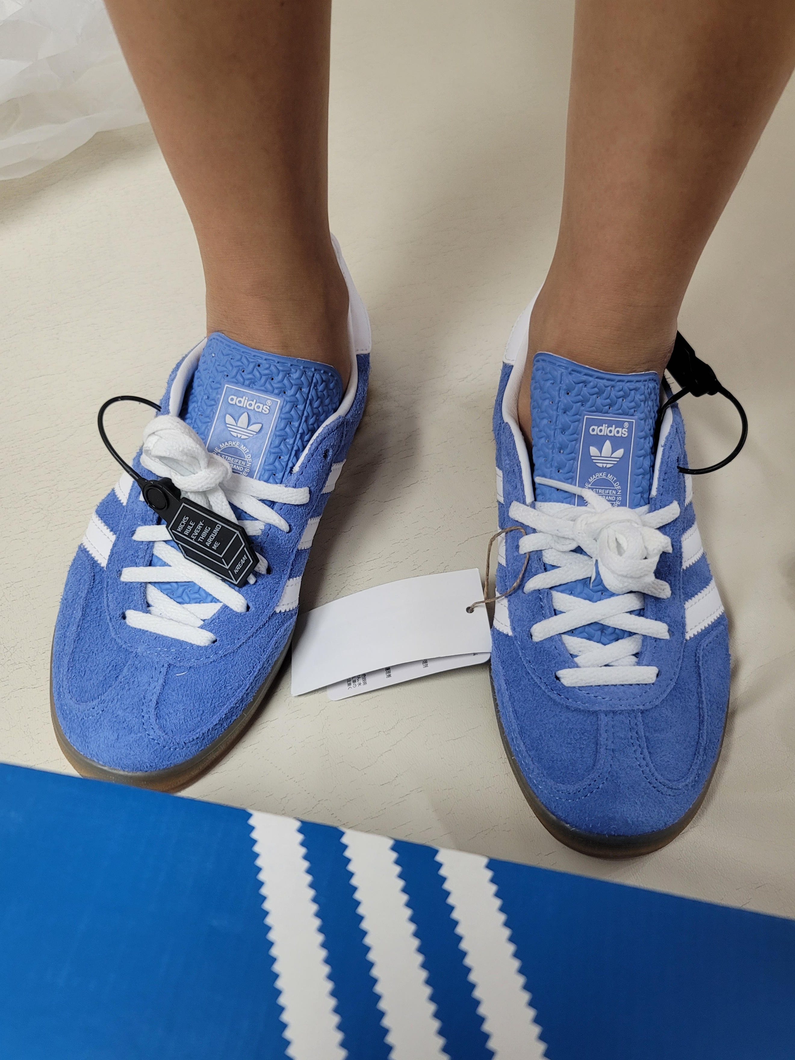 (W) Adidas Gazelle Indoor Blue Fusion Cloud White 착용 스타일 - 2