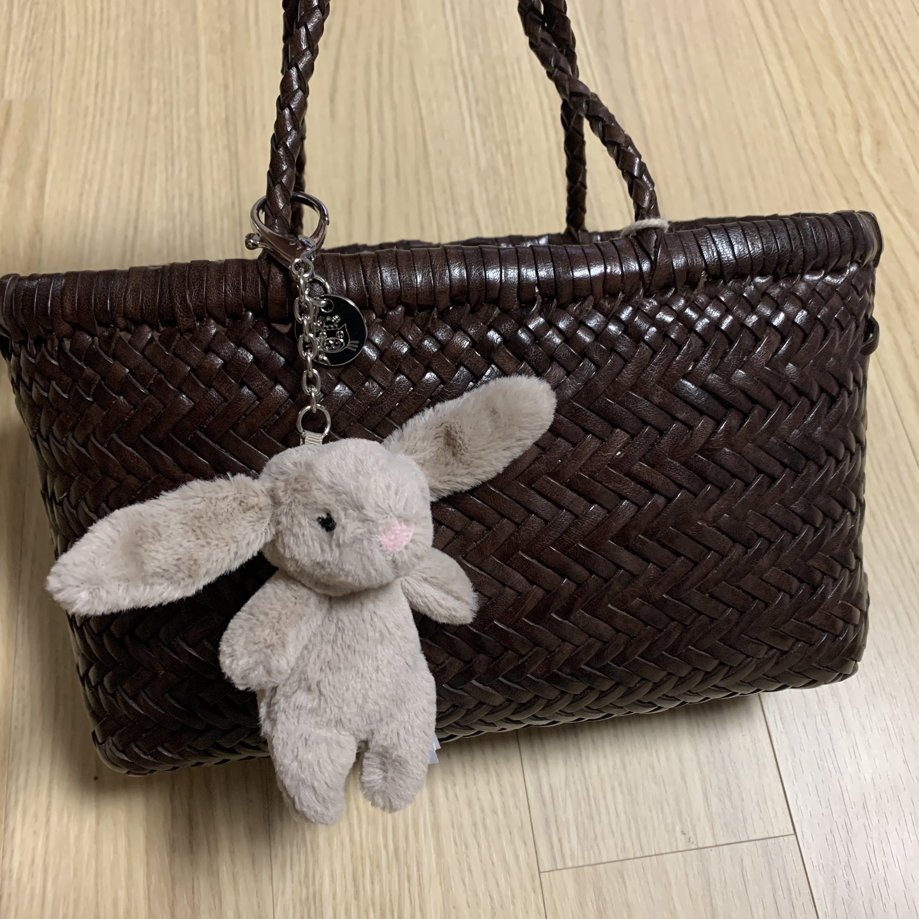 Jellycat Bashful Bunny Bag Charm Beige 착용 스타일 - 1