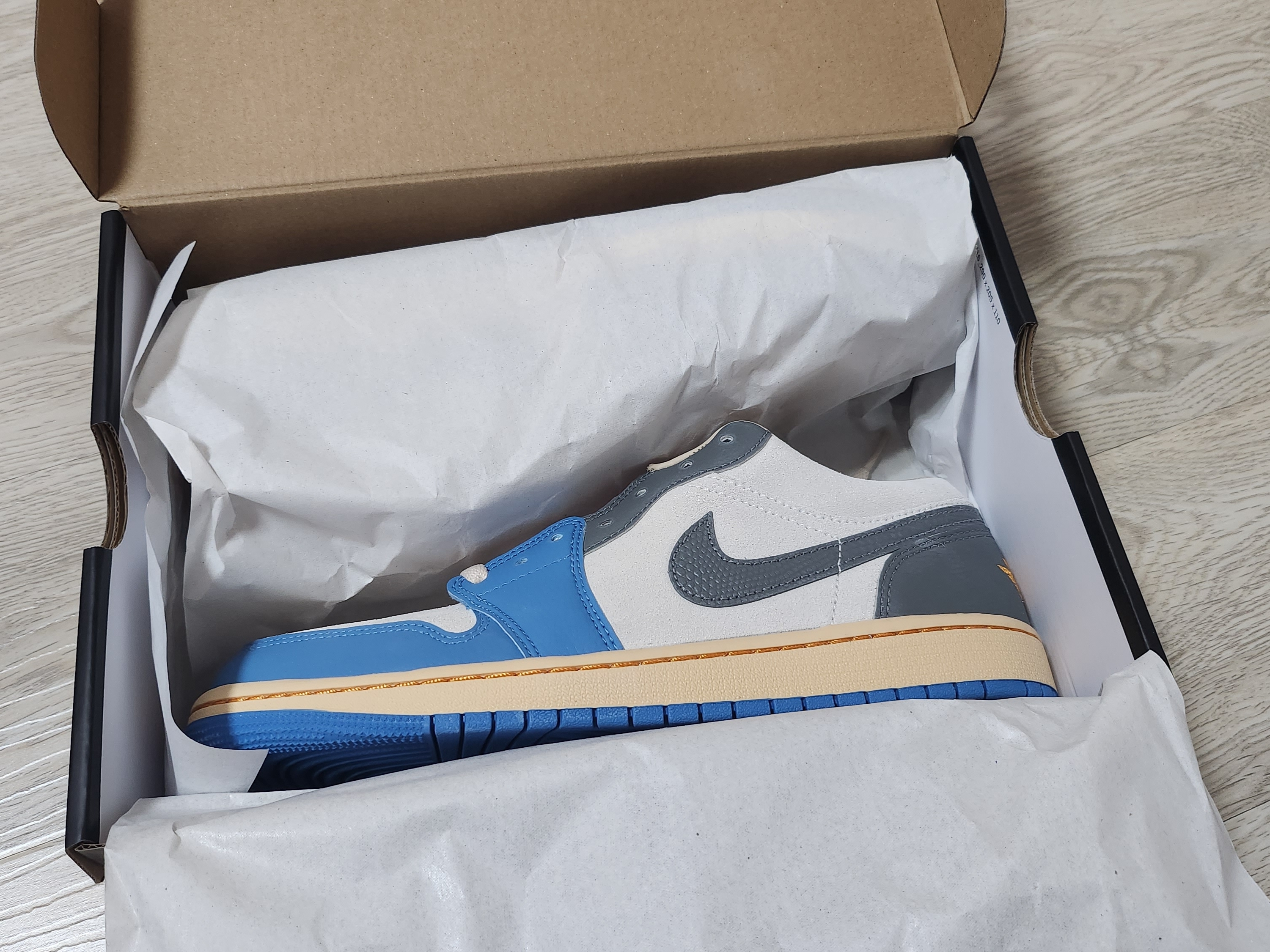 Jordan 1 Low SE Tokyo 96 착용 스타일 - 2
