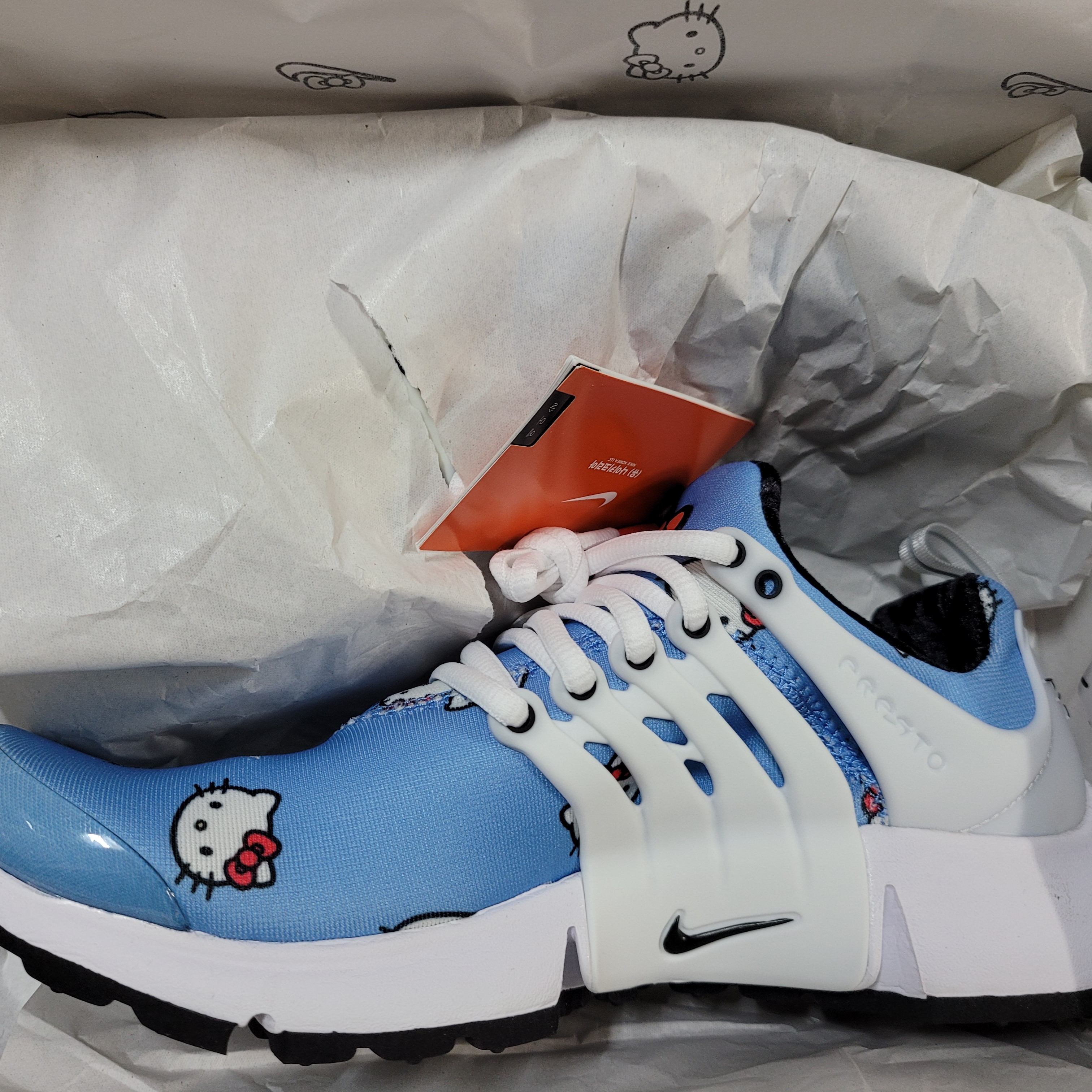 Nike x Hello Kitty Air Presto University Blue 착용 스타일 - 2