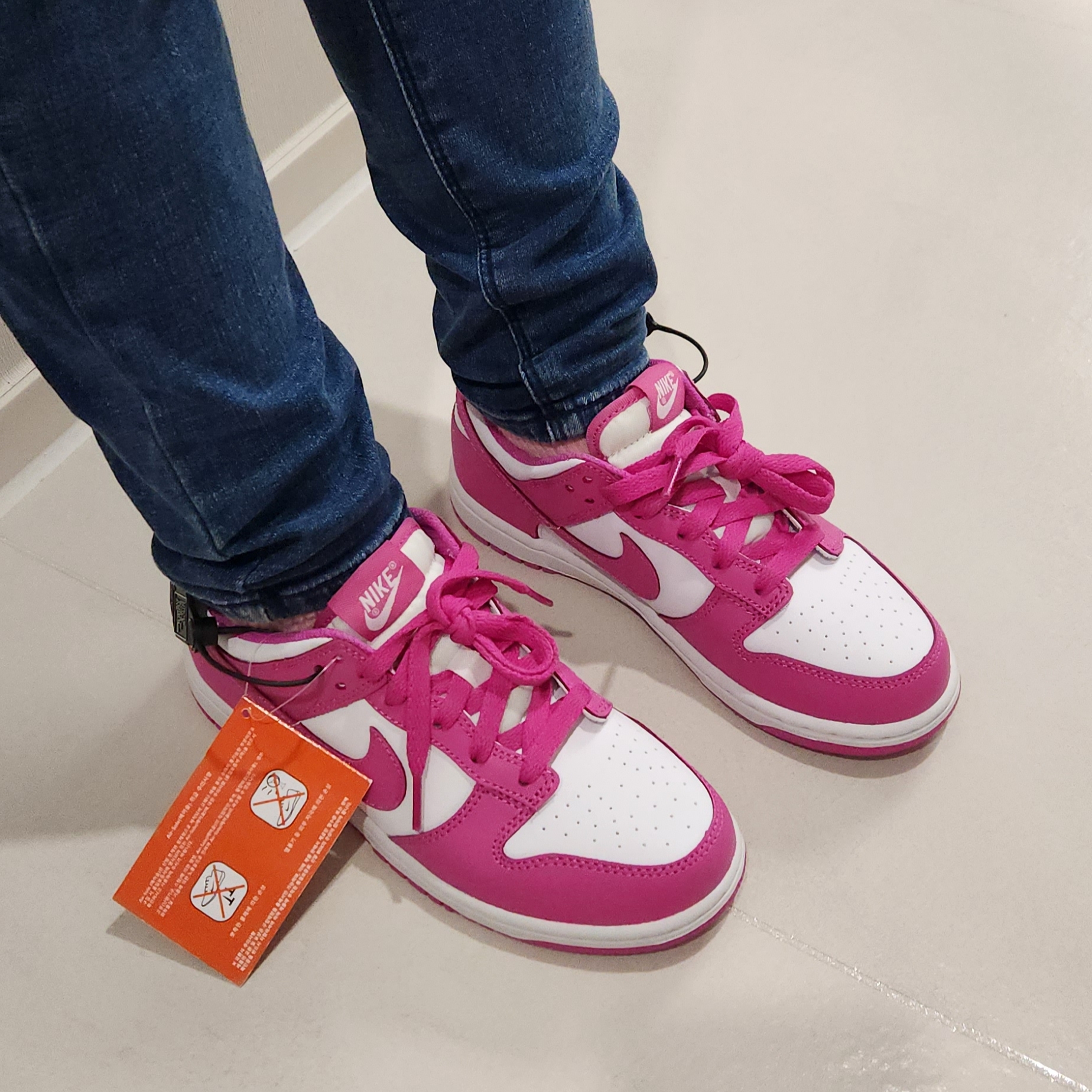 (PS) Nike Dunk Low White Active Fuchsia 착용 스타일 - 1