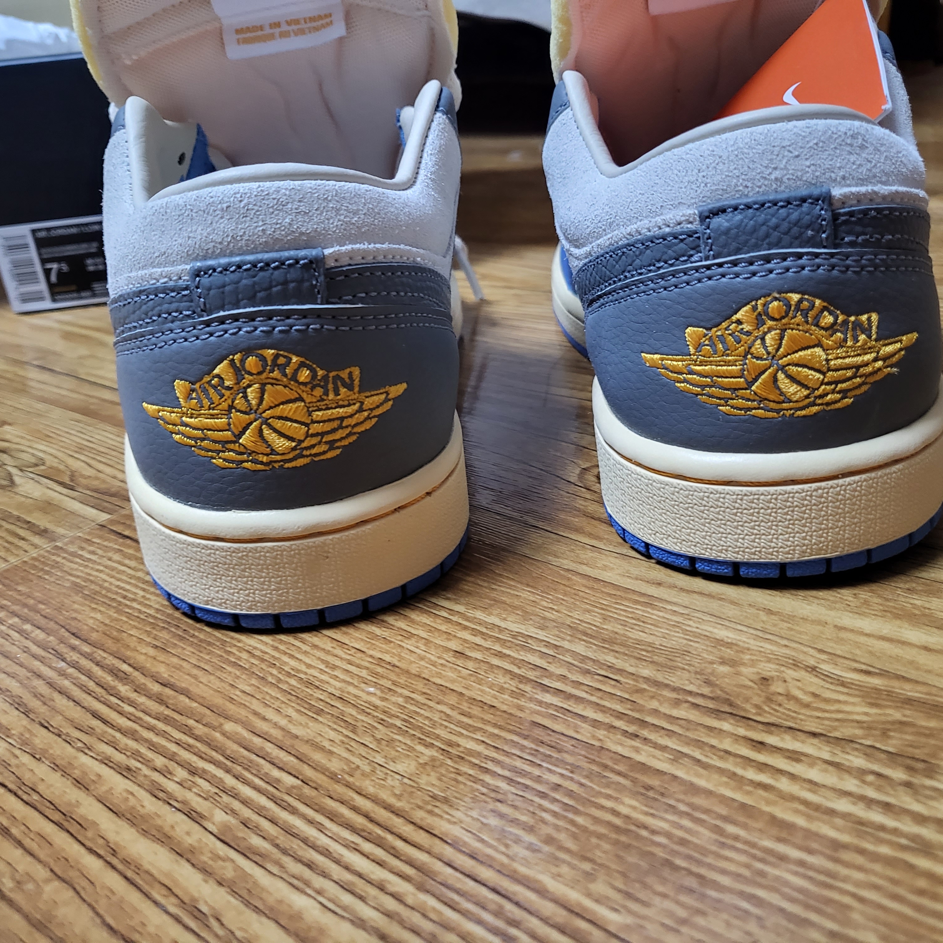 Jordan 1 Low SE Tokyo 96 착용 스타일 - 2