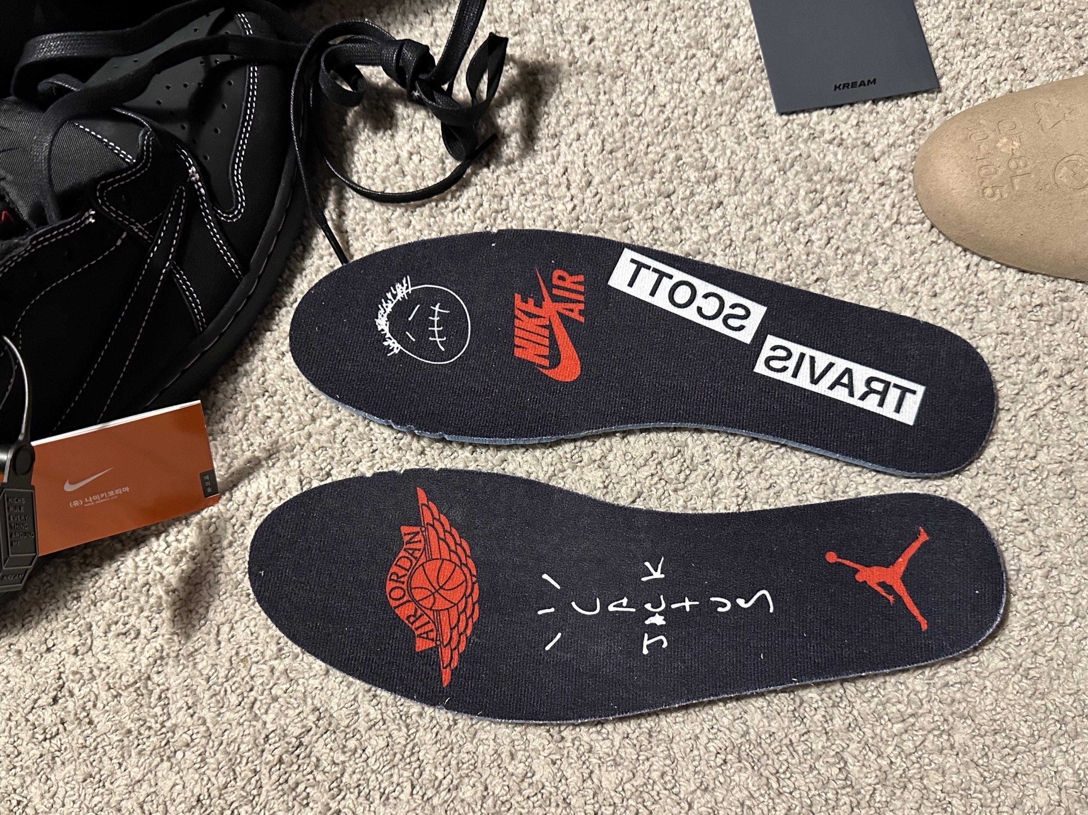 Jordan 1 x Travis Scott Retro Low OG SP Black Phantom 착용 스타일 - 4