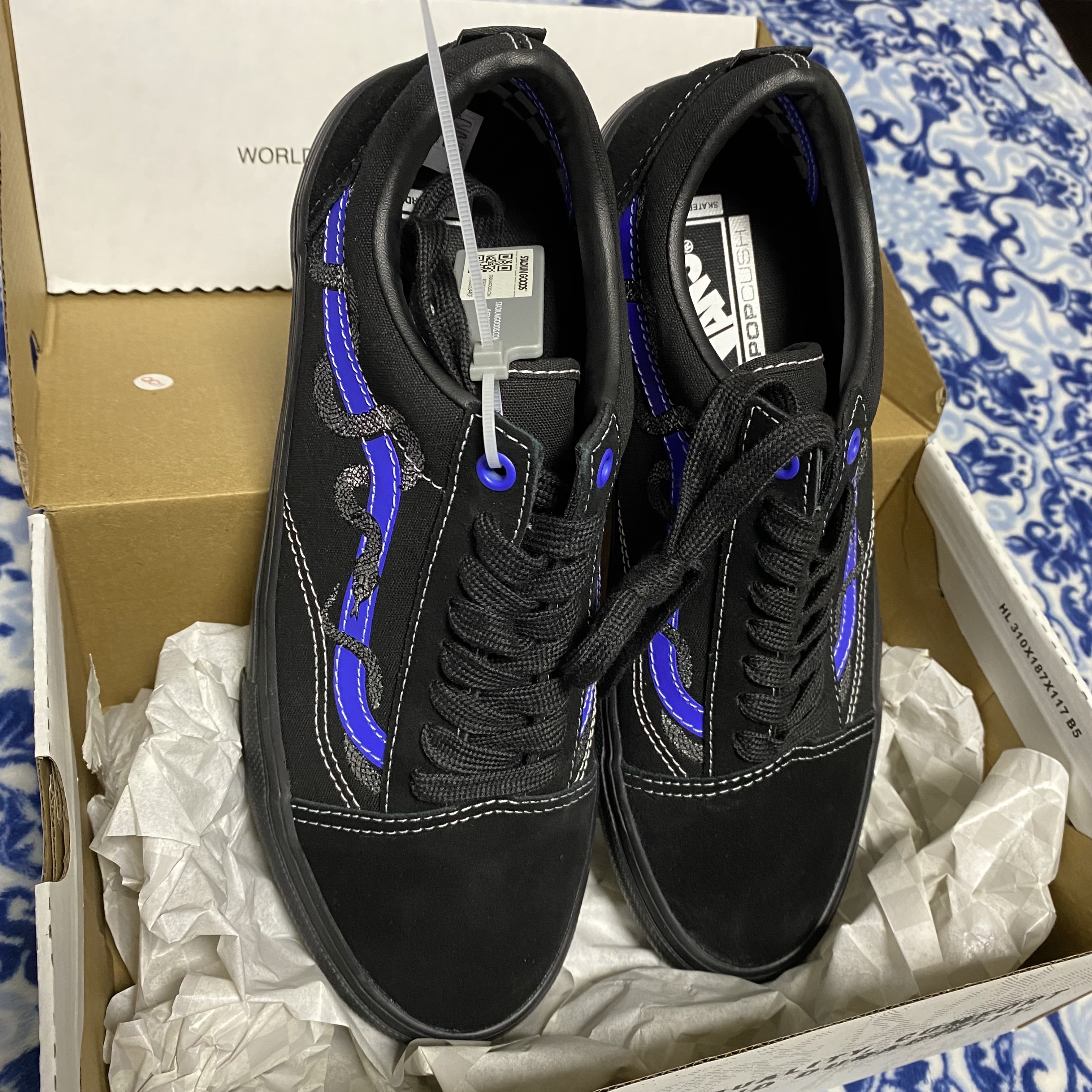 Vans x Breana Geering Skate Old Skool Blue Black 착용 스타일 - 2