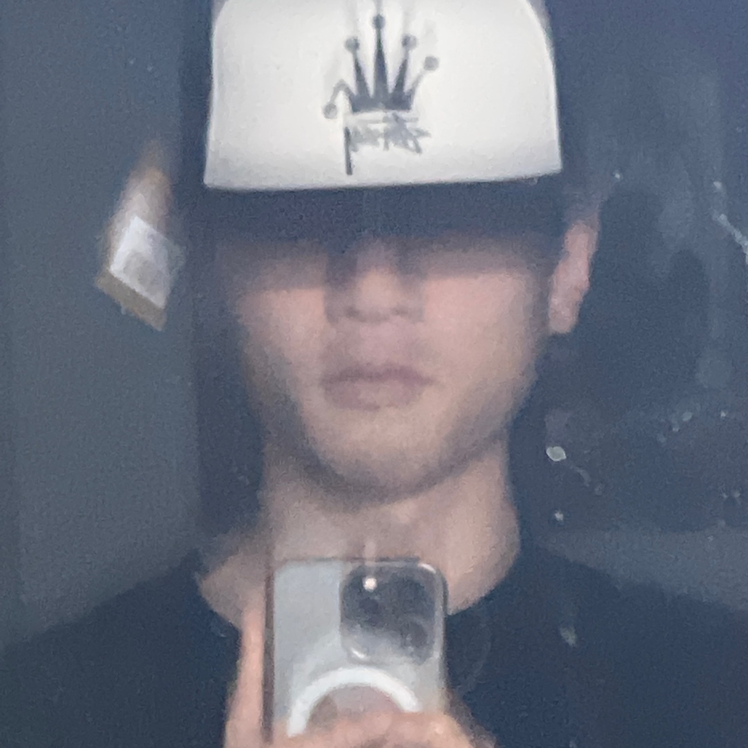 Stussy Crown Stock Trucker Cap Black 착용 스타일