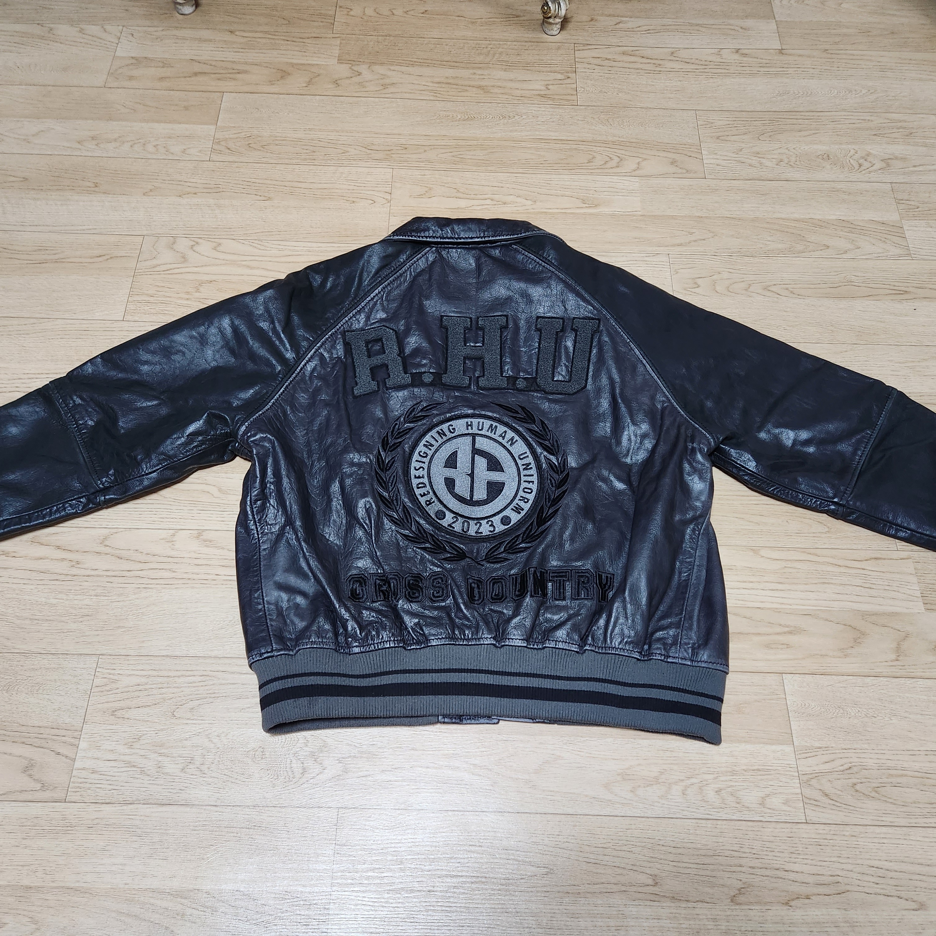 Zara x Rhuigi Vintage Leather Jumper Black 착용 스타일 - 1
