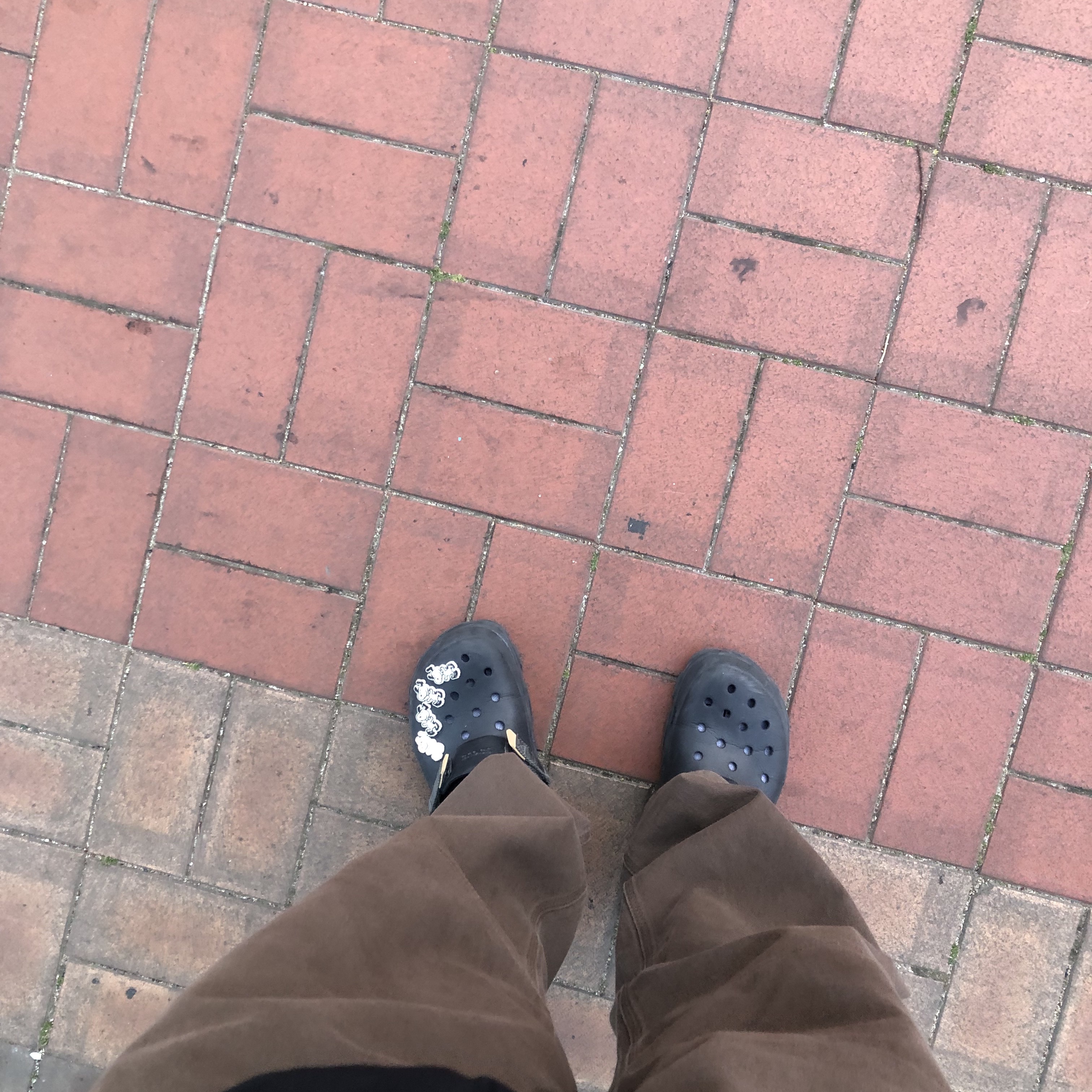 Crocs All Terrain Clog Black 착용 스타일