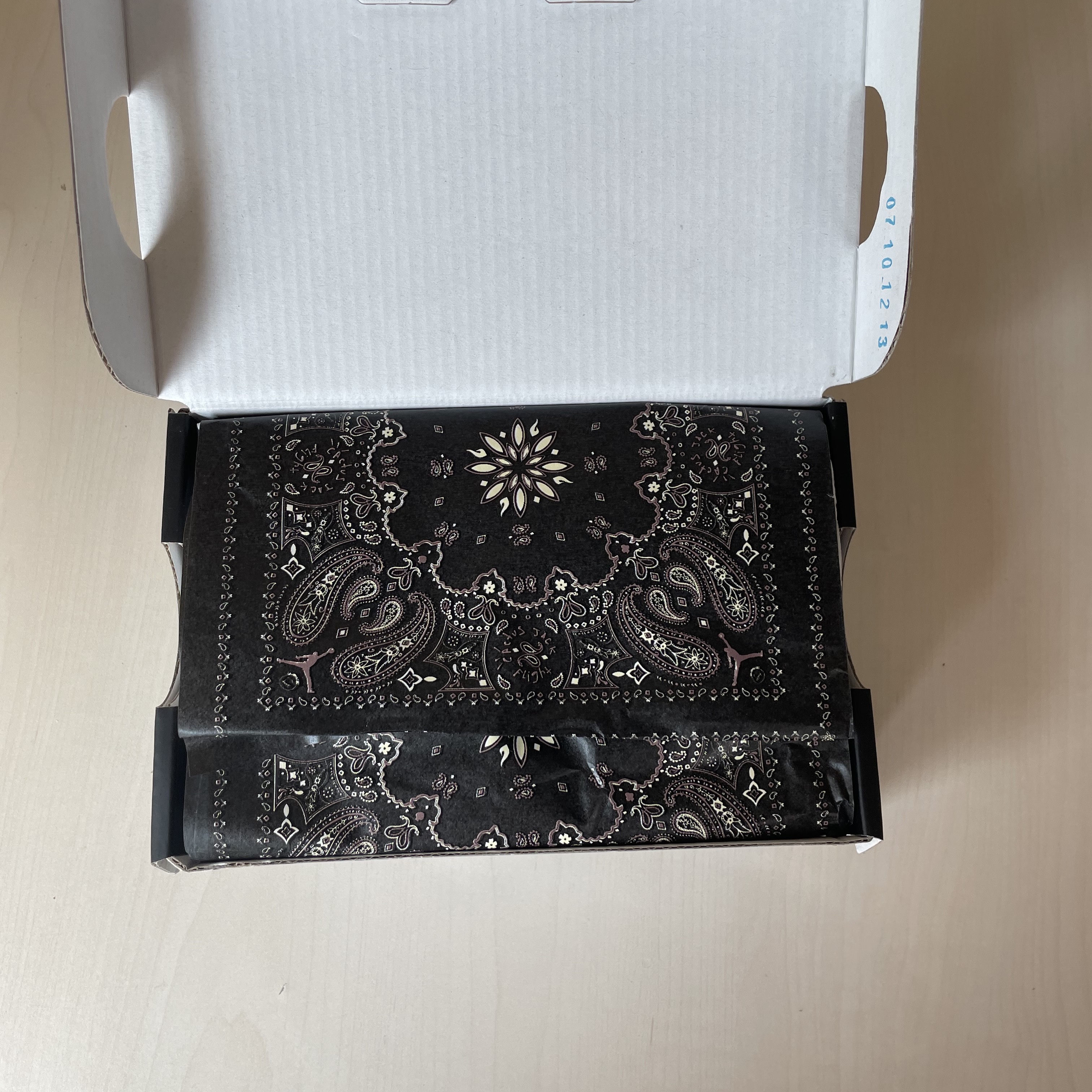 (TD) Jordan 1 x Travis Scott Retro Low OG SP Black Phantom 착용 스타일 - 3