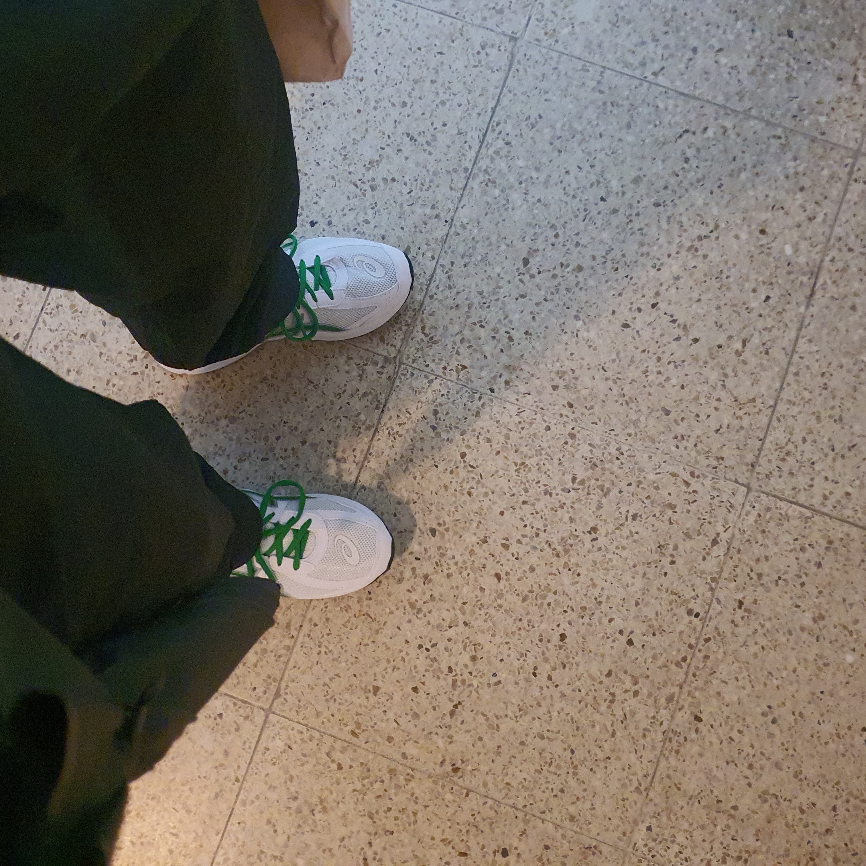 Asics Jog 100 S White Green - 2E Wide 착용 스타일