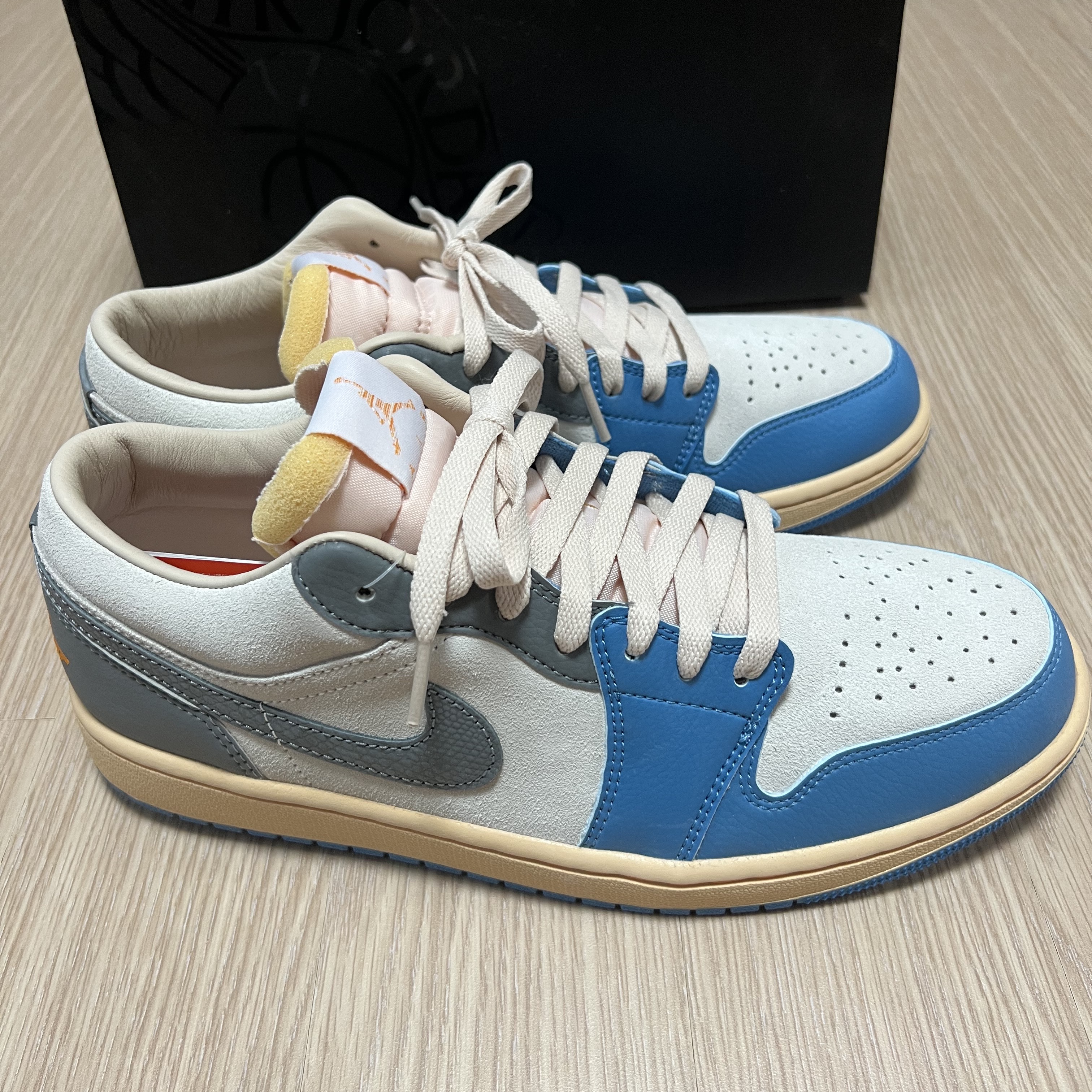 Jordan 1 Low SE Tokyo 96 착용 스타일 - 2