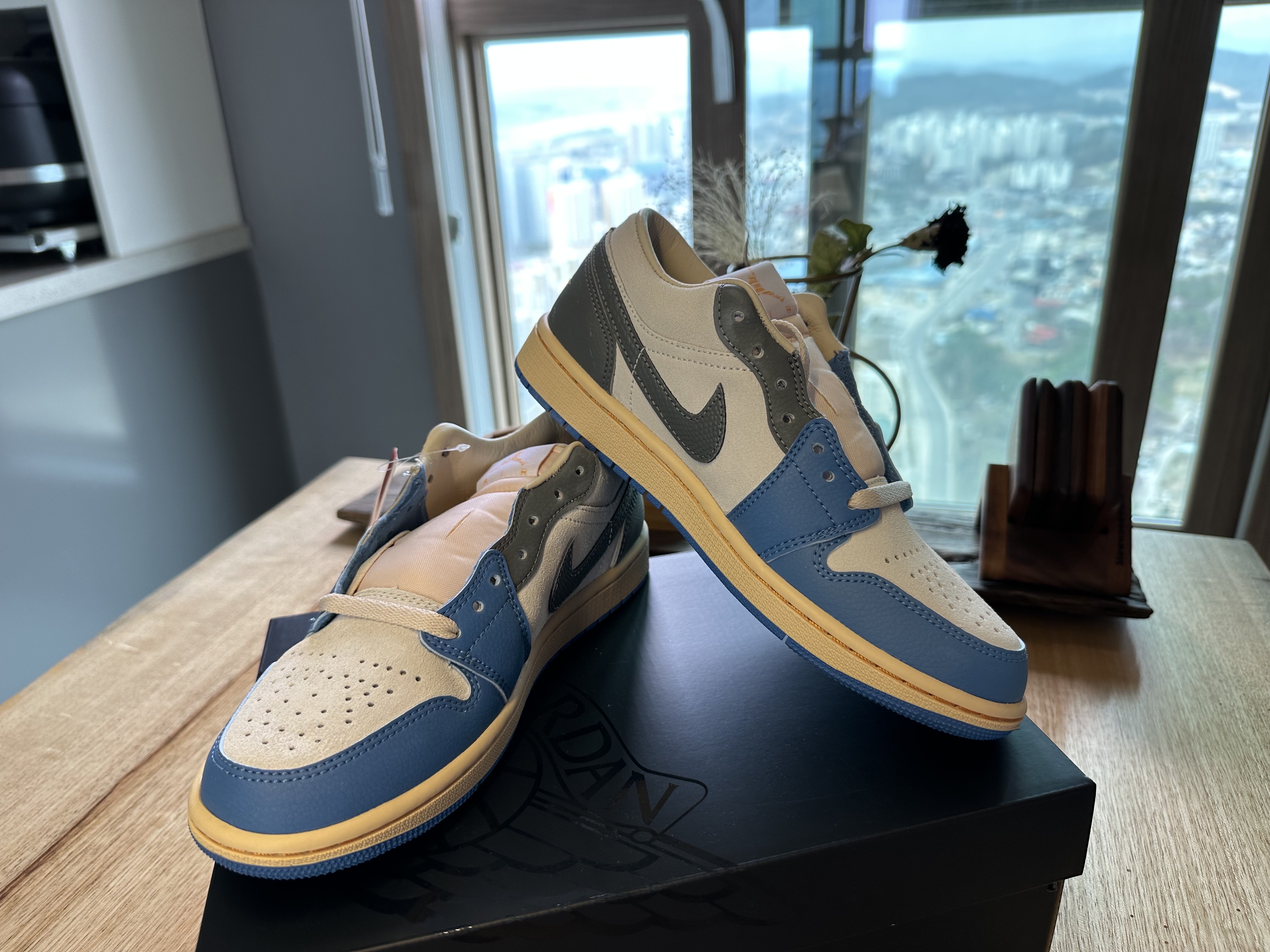 Jordan 1 Low SE Tokyo 96 착용 스타일 - 1