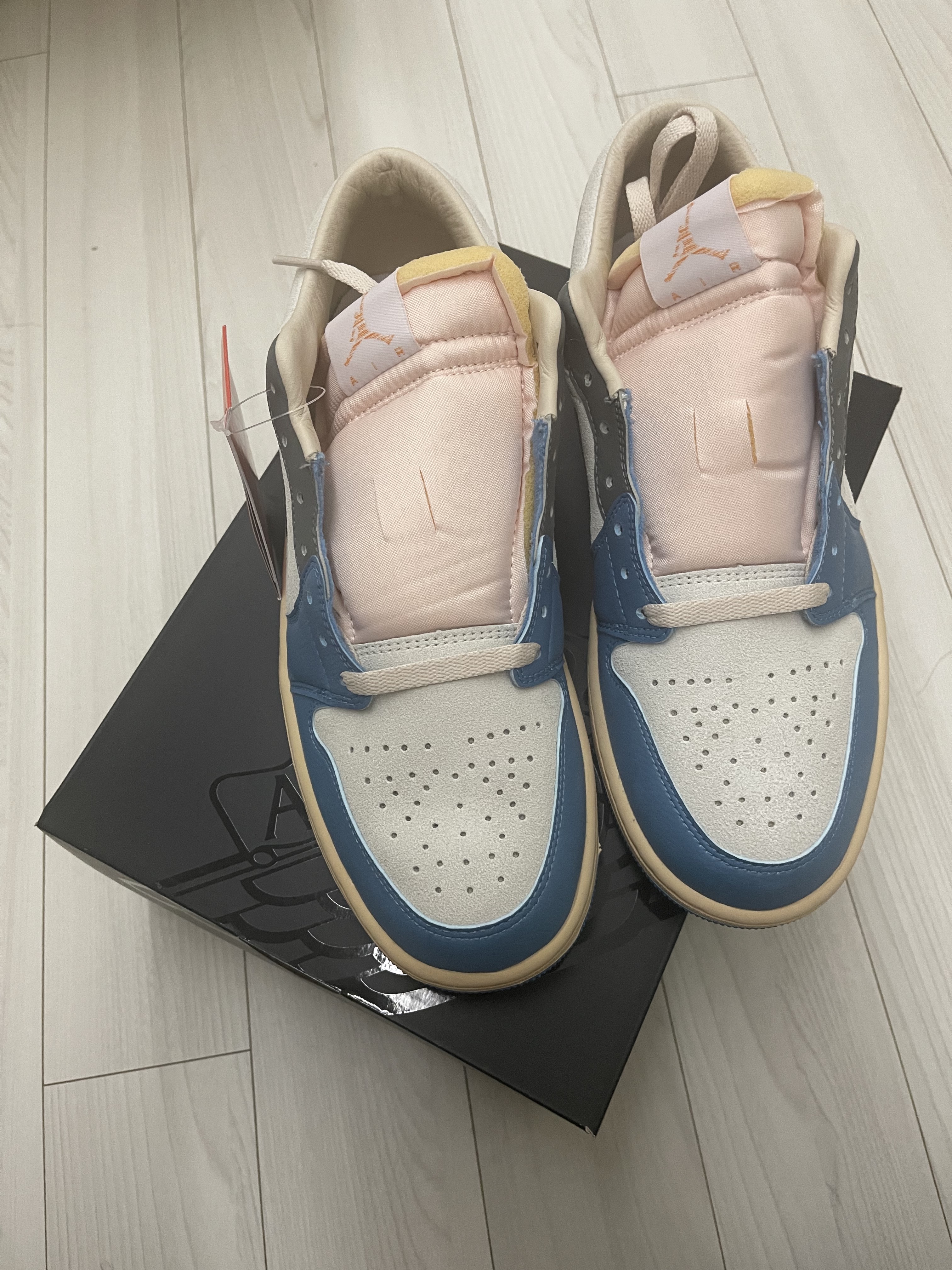Jordan 1 Low SE Tokyo 96 착용 스타일 - 1