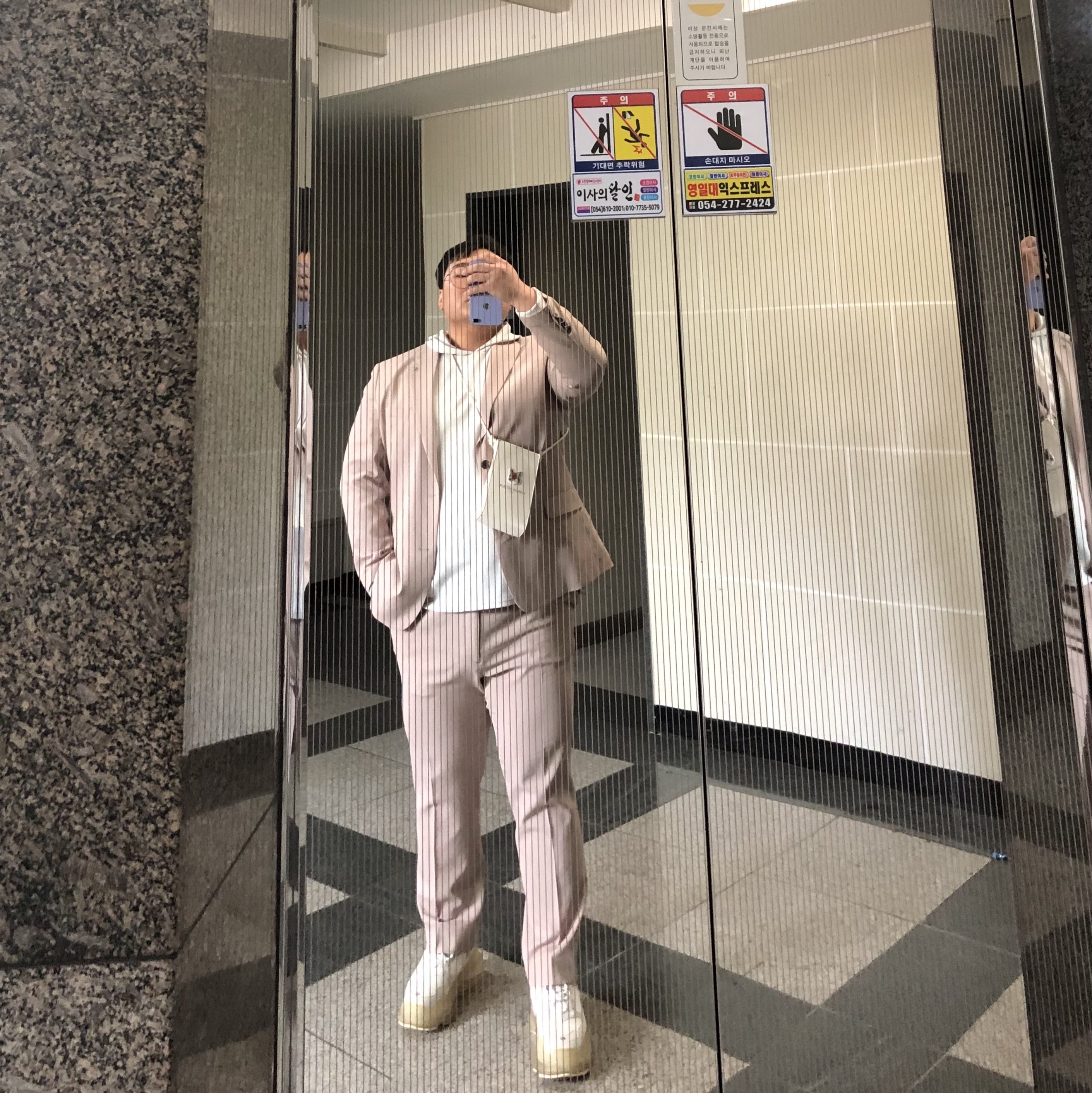 Balenciaga Triple S Clear Sole White 2019, Maison Kitsune x Laneige Crossbody Bag 착용 스타일