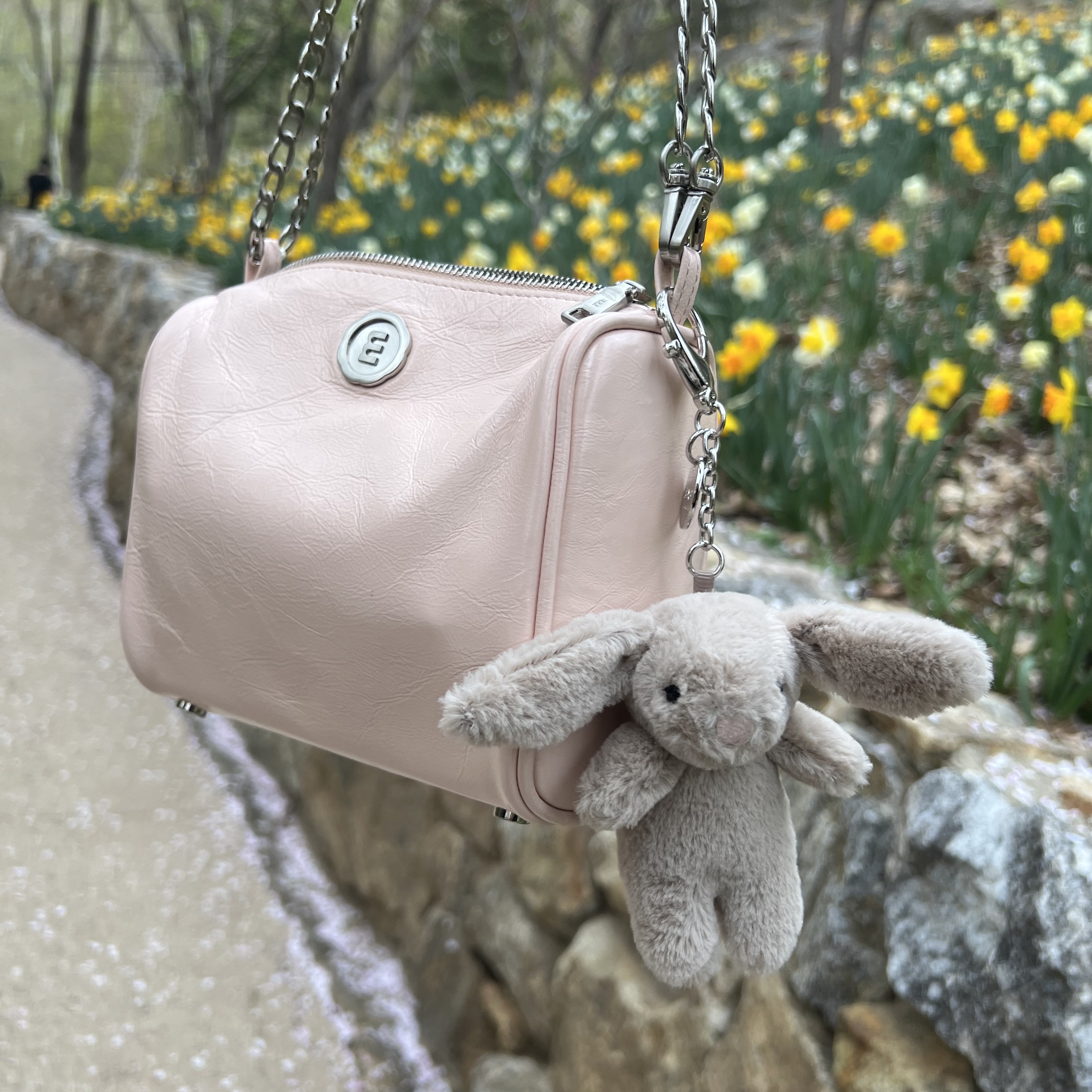 Jellycat Bashful Bunny Bag Charm Beige 착용 스타일 - 1
