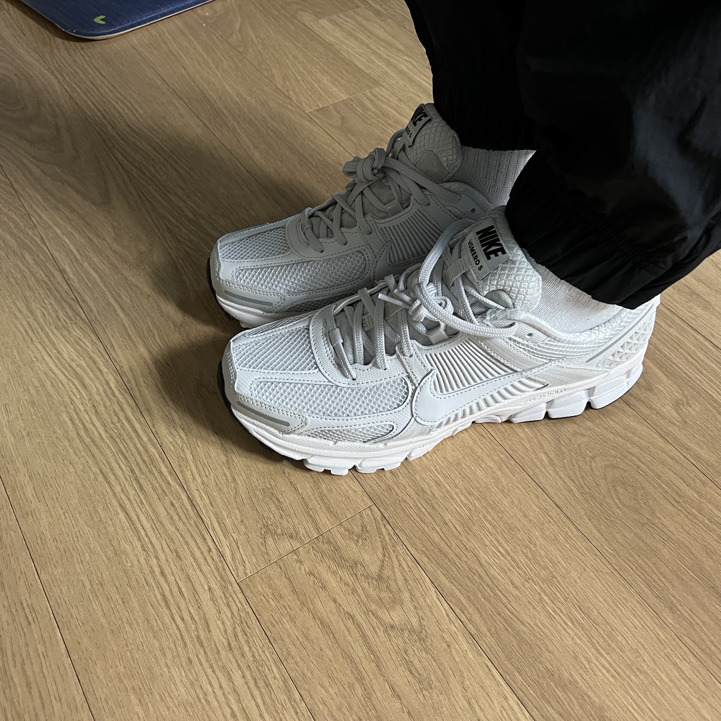 Nike Zoom Vomero 5 SP Vast Grey 2023 착용 스타일 - 3