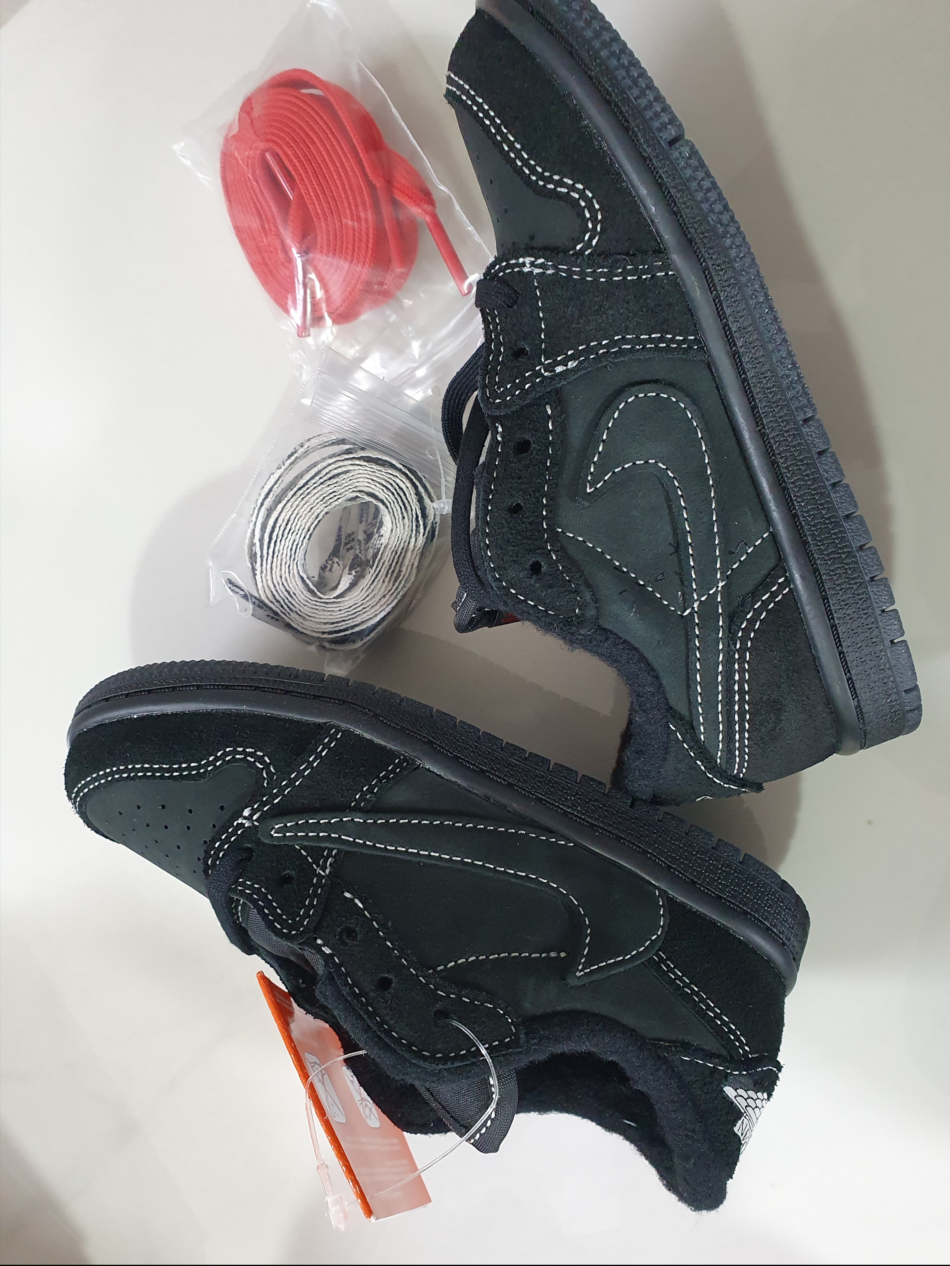 (TD) Jordan 1 x Travis Scott Retro Low OG SP Black Phantom 착용 스타일