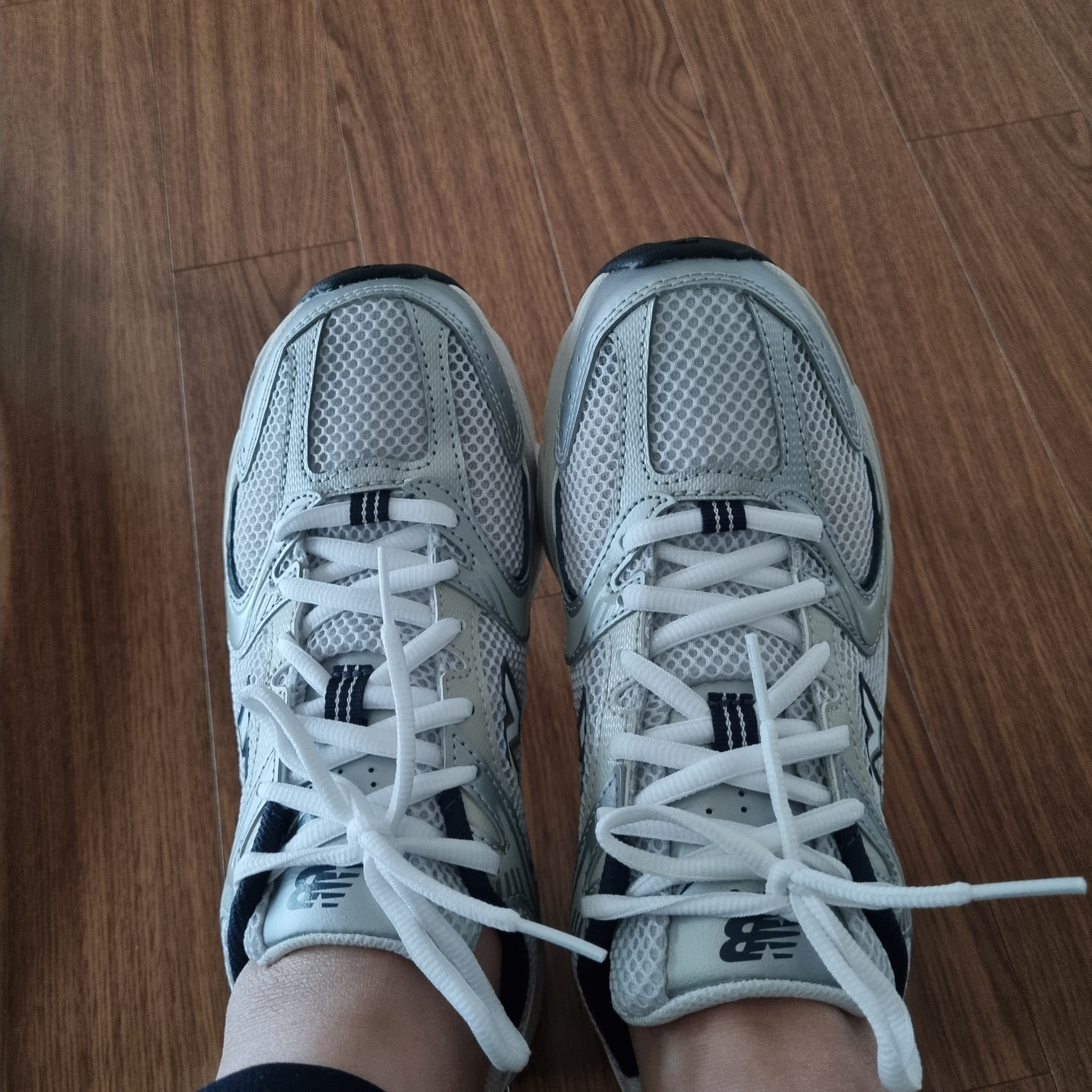 New Balance 530 Steel Grey 착용 스타일