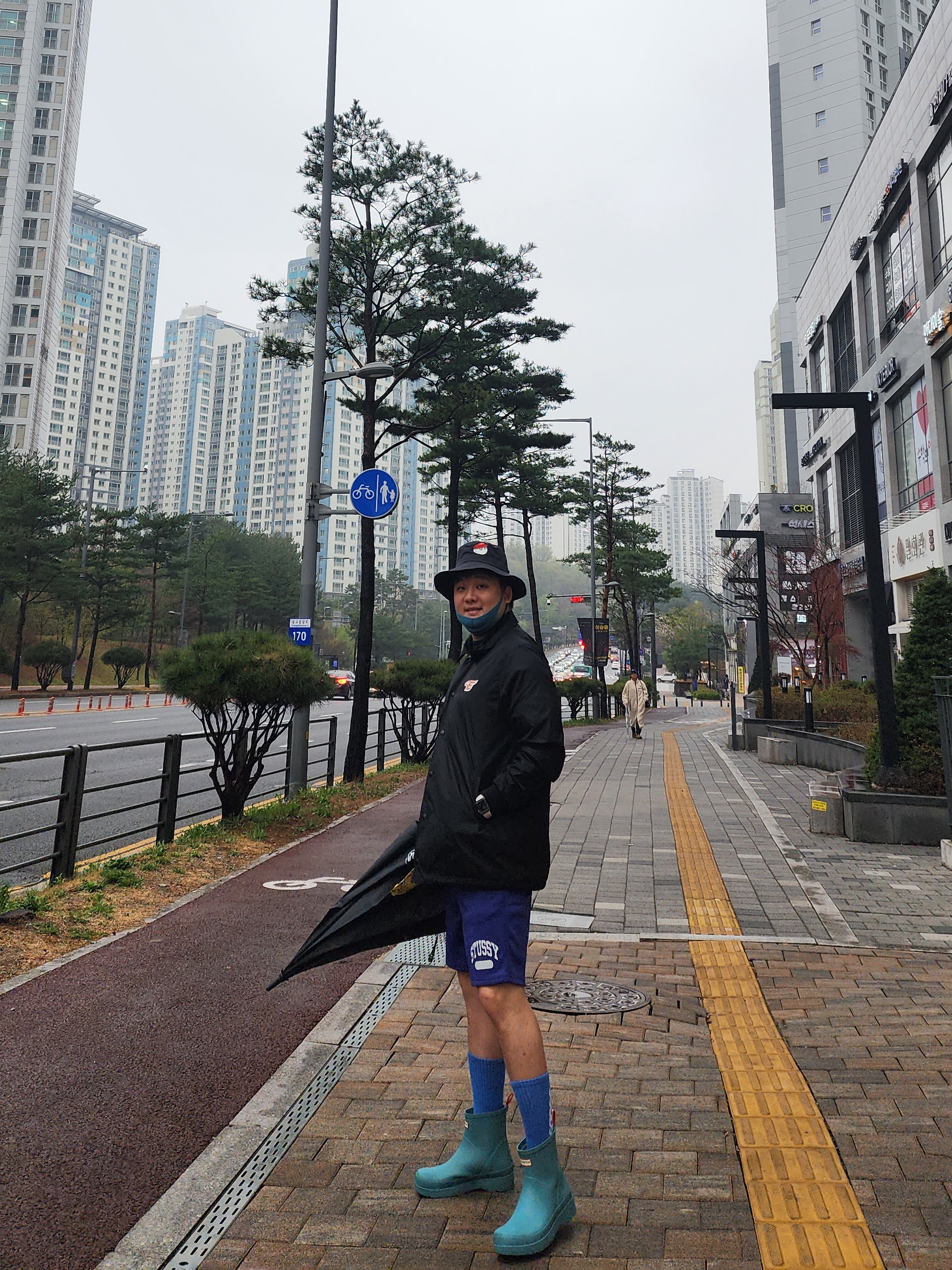 Hunter Play Short Wellington Boots Arctic Moss Green, Malbon Golf Bucket Hat Black 착용 스타일 - 2