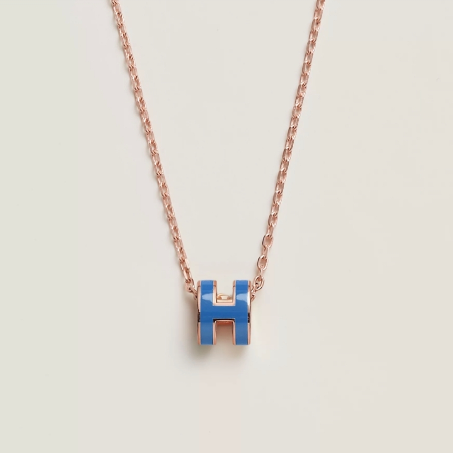 (W) Hermes Mini Pop H Pendant Rose Gold & Bleu Sature 착용 스타일 - 1
