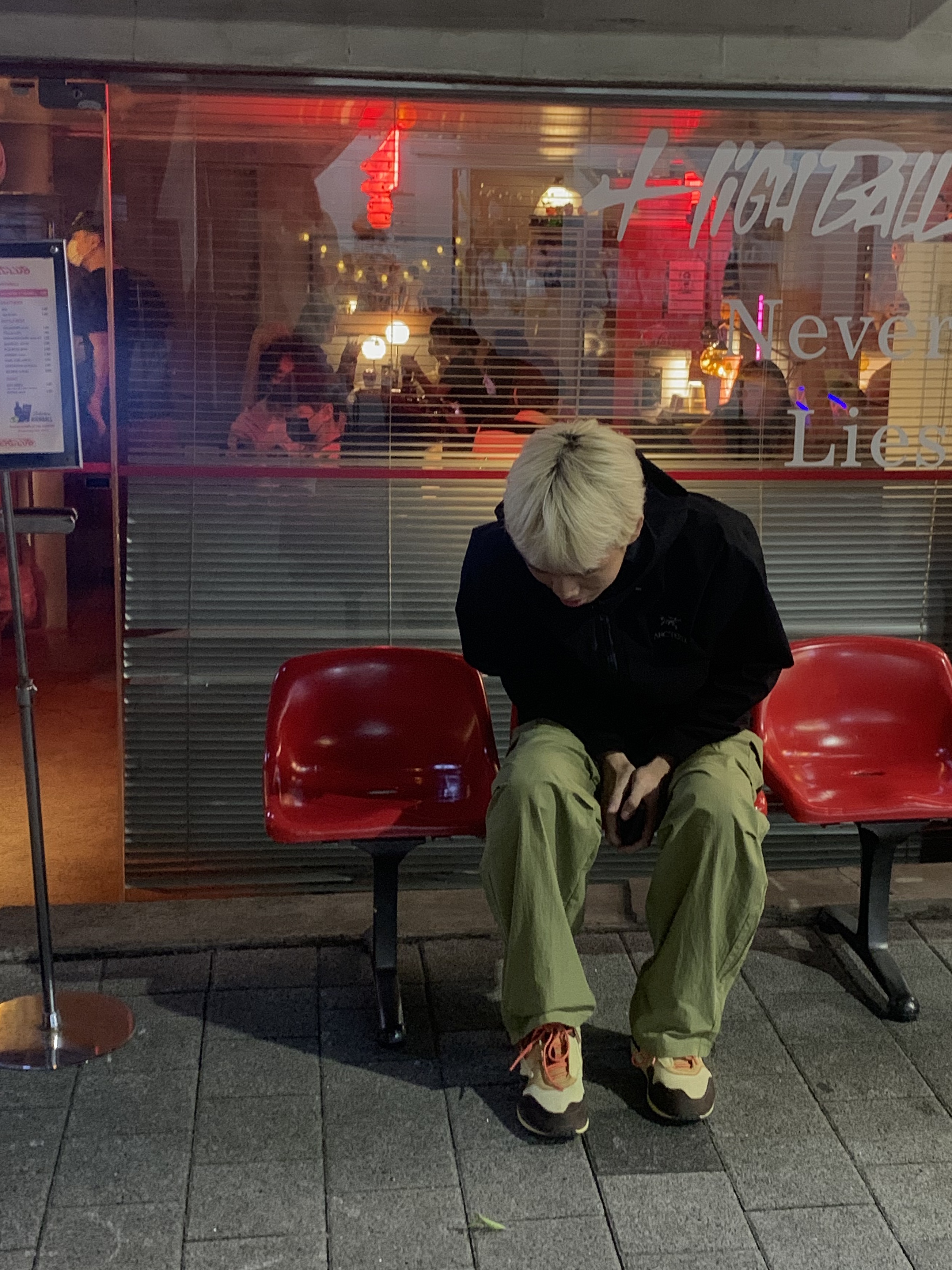 Arc'teryx Beta Jacket Black, Nike x Travis Scott Air Max 1 Cact.us Brown 착용 스타일 - 1