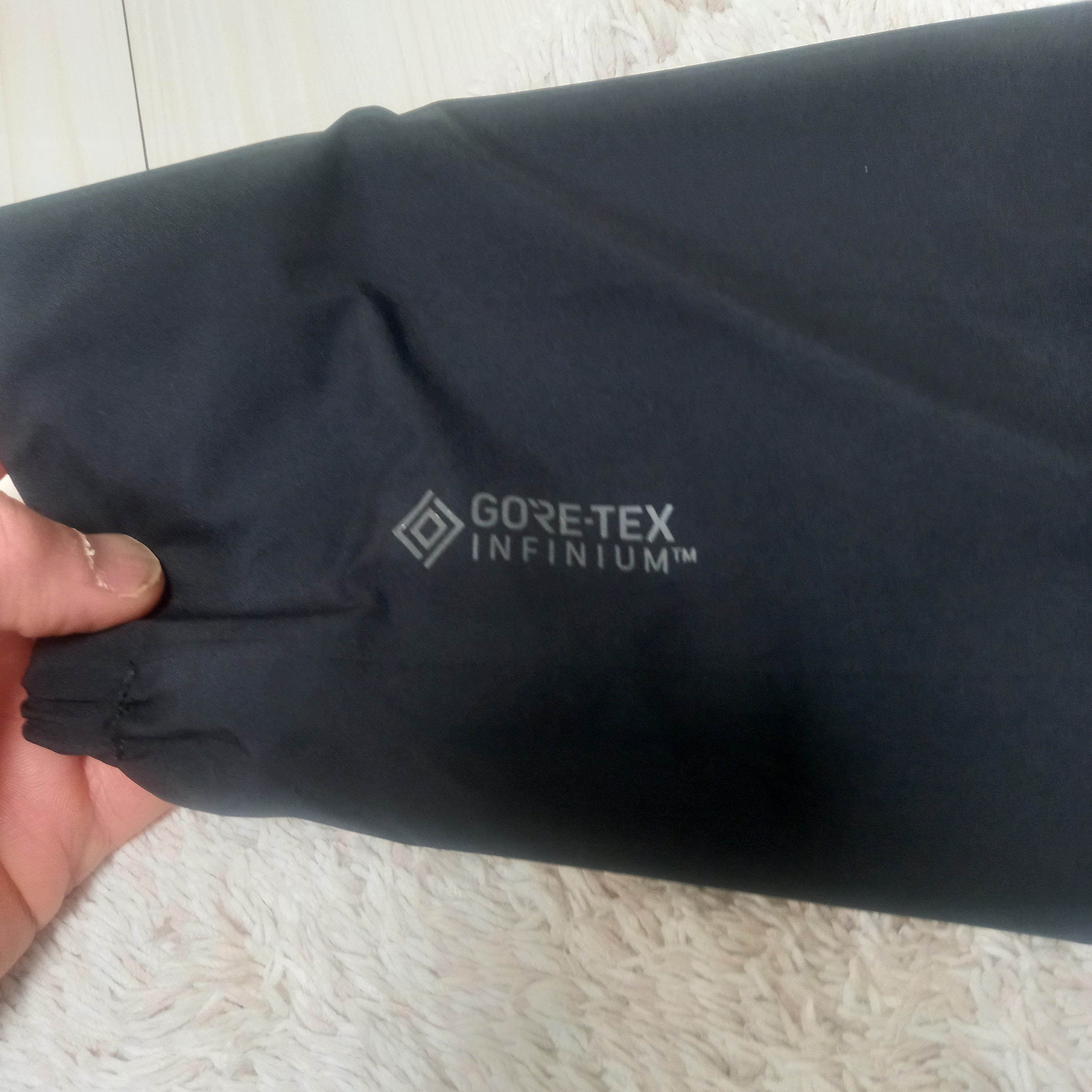 Arc'teryx Solano Hoody Black 착용 스타일 - 3