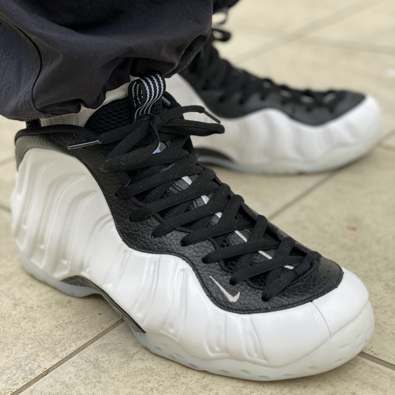 Nike Air Foamposite One White and Black 착용 스타일