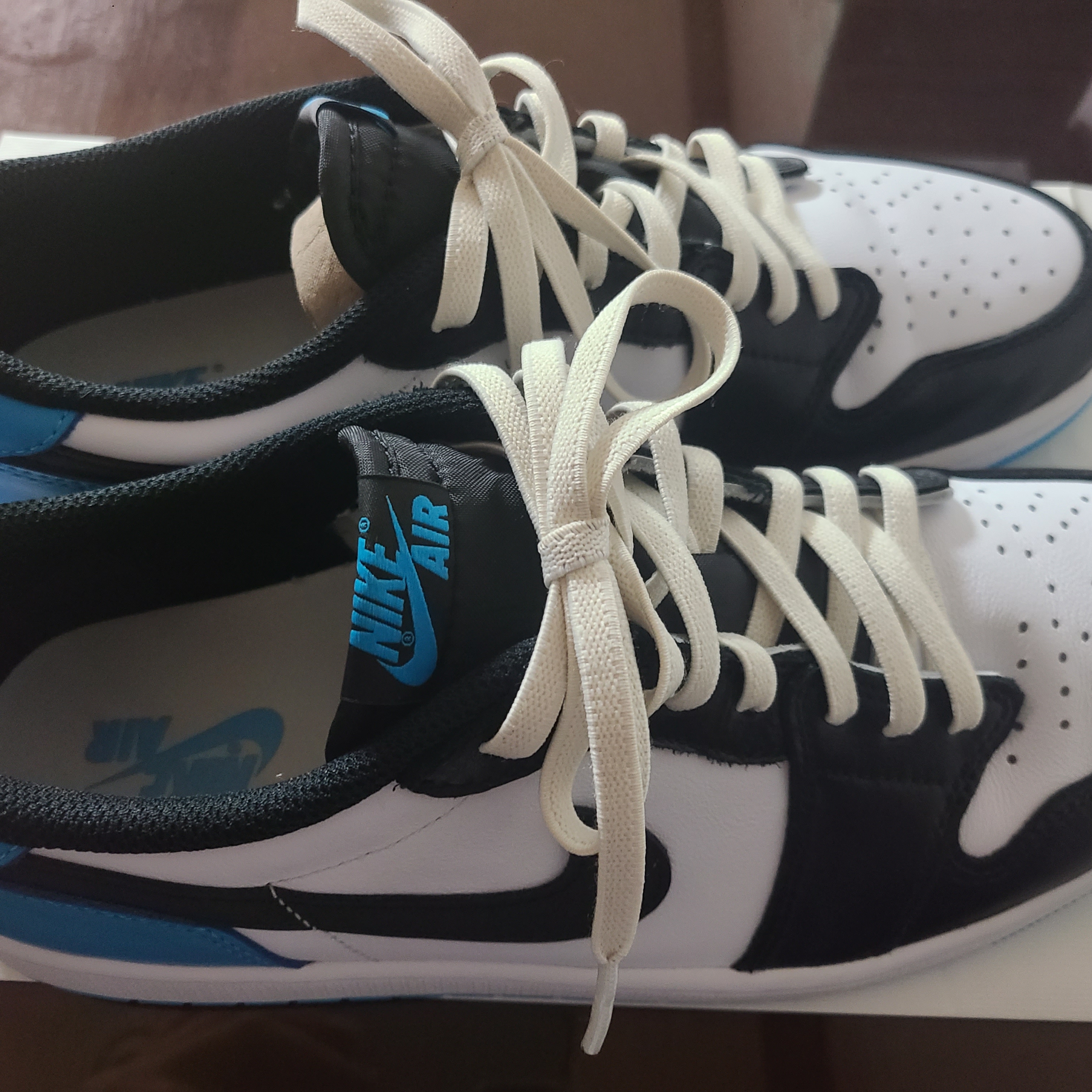 Jordan 1 Retro Low OG Black and Dark Powder Blue 착용 스타일