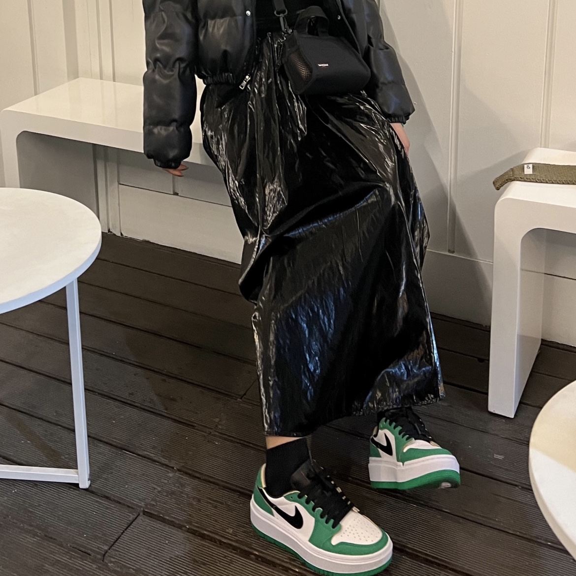 (W) Jordan 1 Elevate Low SE Lucky Green, Telfar x Eastpak Small Shopper Black 착용 스타일 - 2
