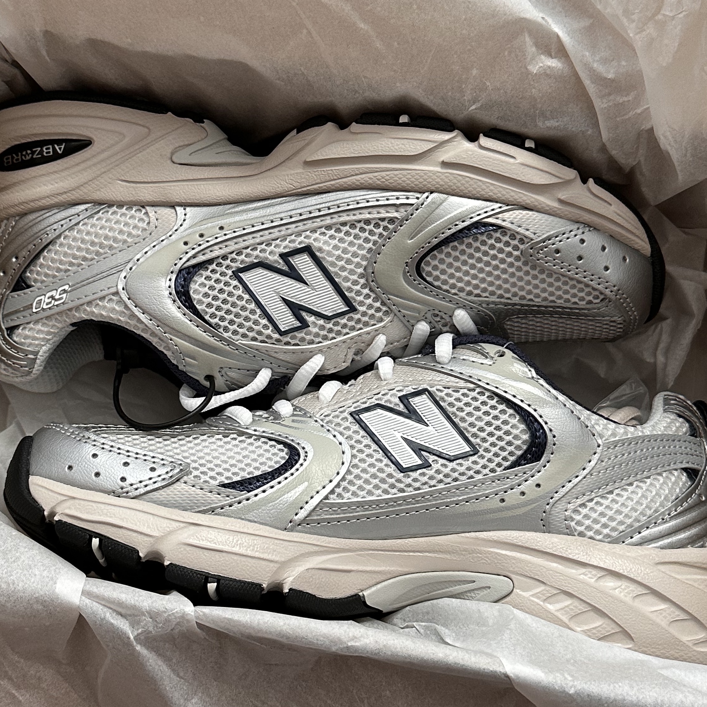 New Balance 530 Steel Grey 착용 스타일